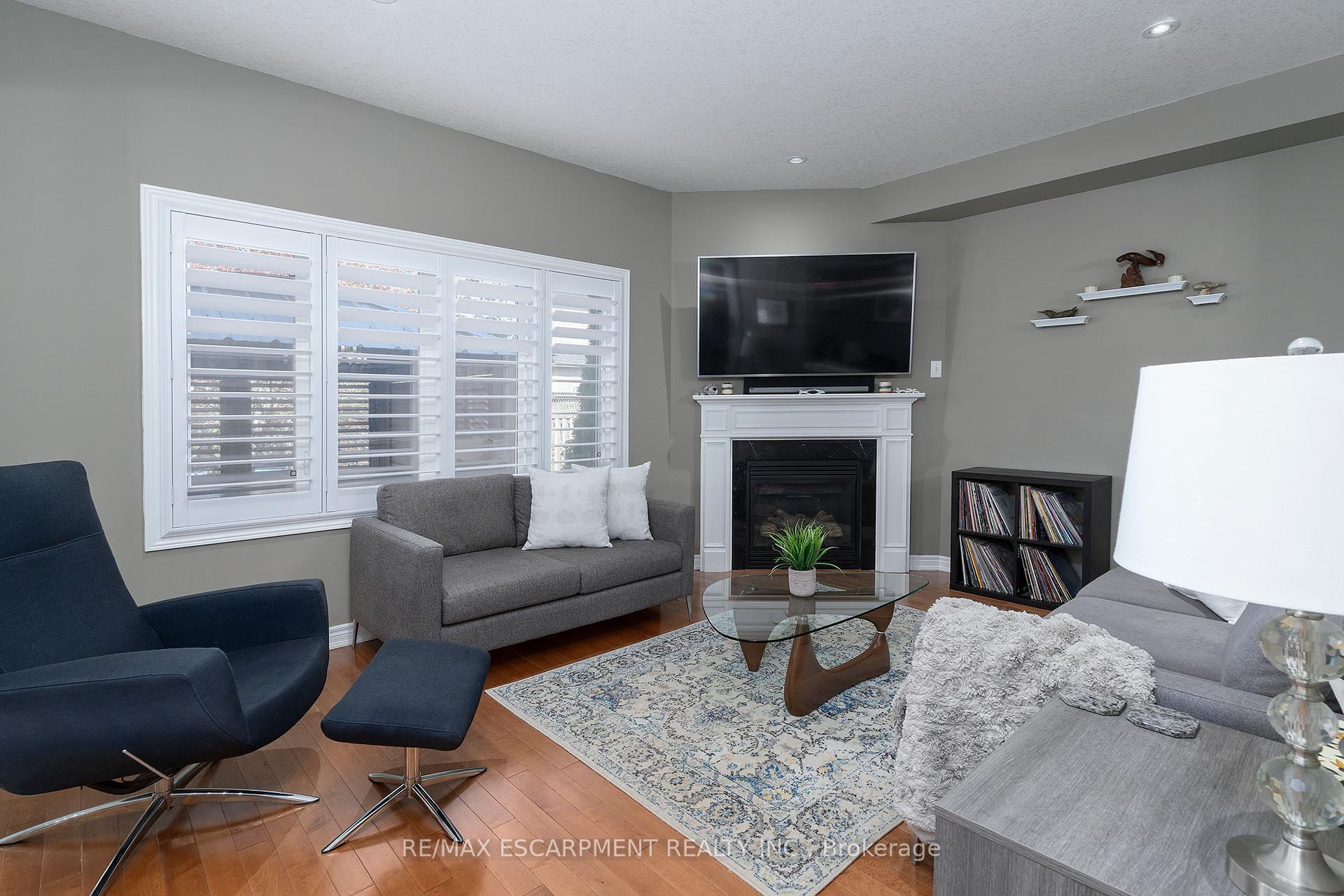 Photo 6 of 537 Valridge Drive, Hamilton, Parkview — HOMEH