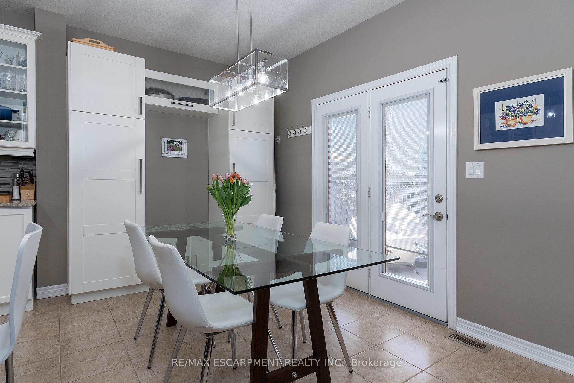 Photo 17 of 537 Valridge Drive, Hamilton, Parkview — HOMEH