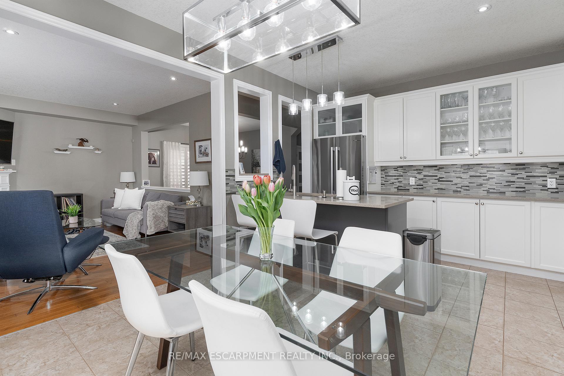 Photo 14 of 537 Valridge Drive, Hamilton, Parkview — HOMEH