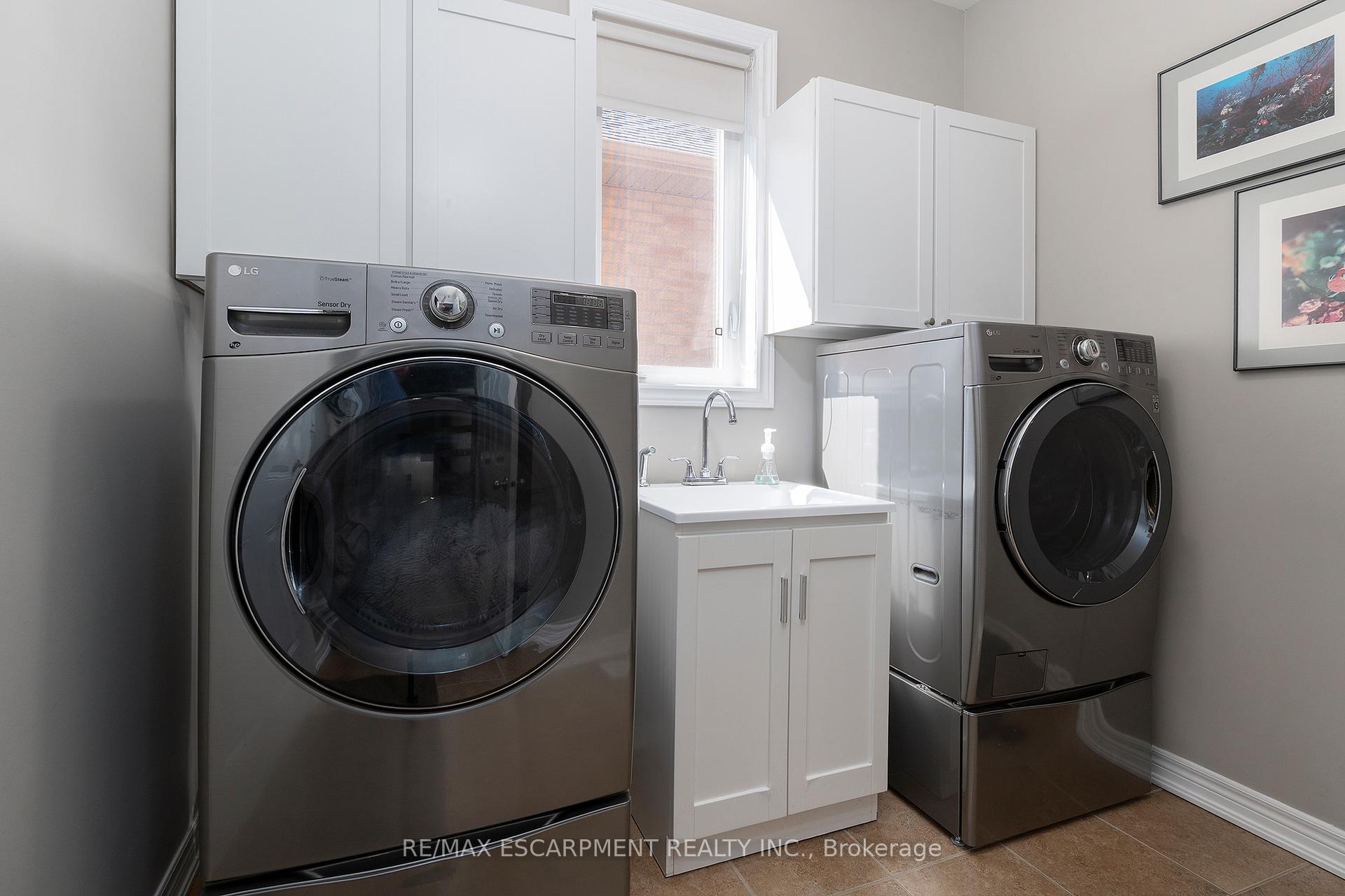 Photo 10 of 537 Valridge Drive, Hamilton, Parkview — HOMEH