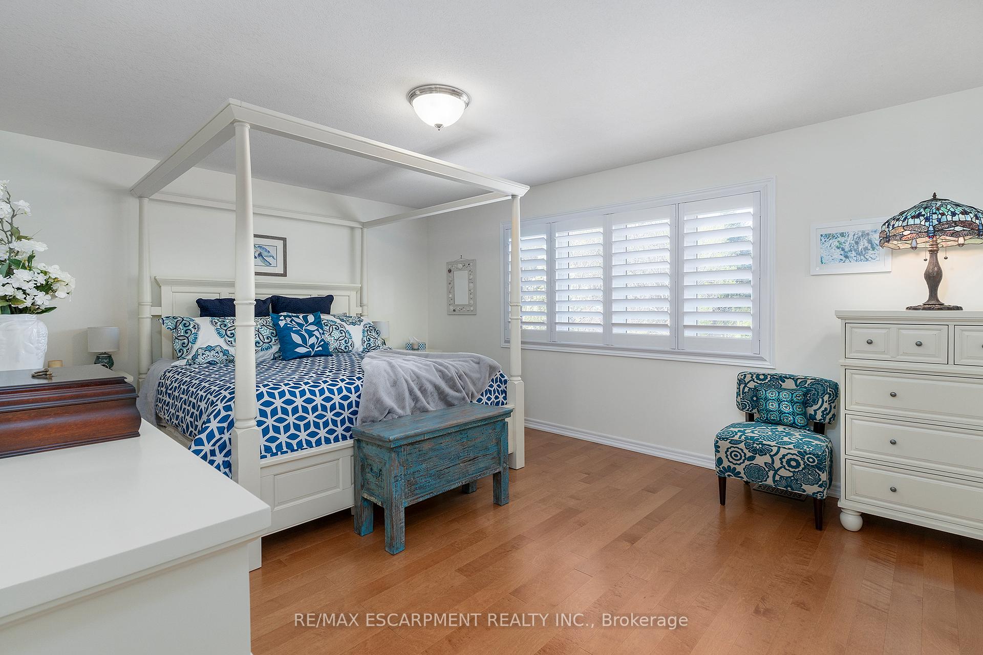Photo 12 of 537 Valridge Drive, Hamilton, Parkview — HOMEH
