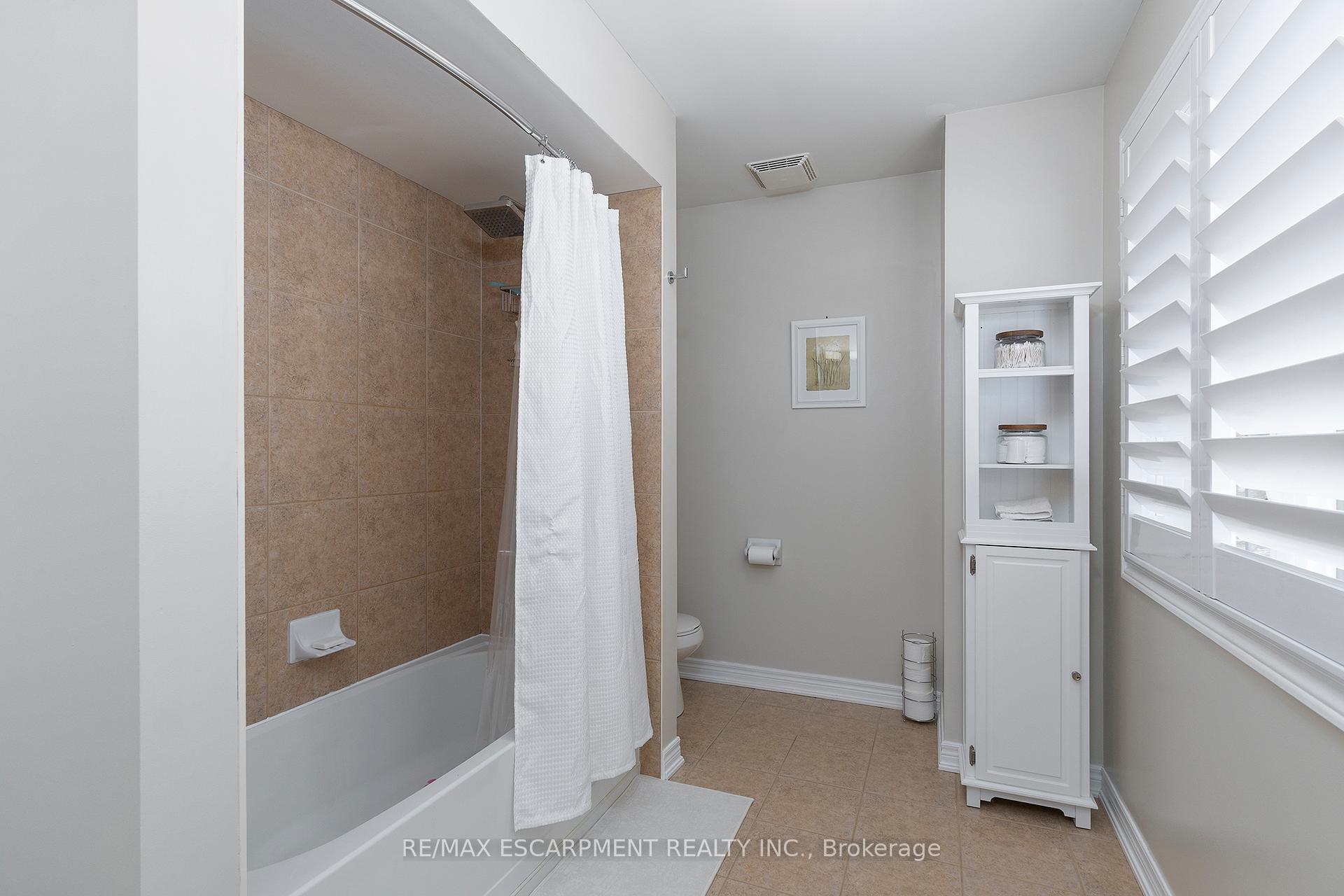 Photo 18 of 537 Valridge Drive, Hamilton, Parkview — HOMEH