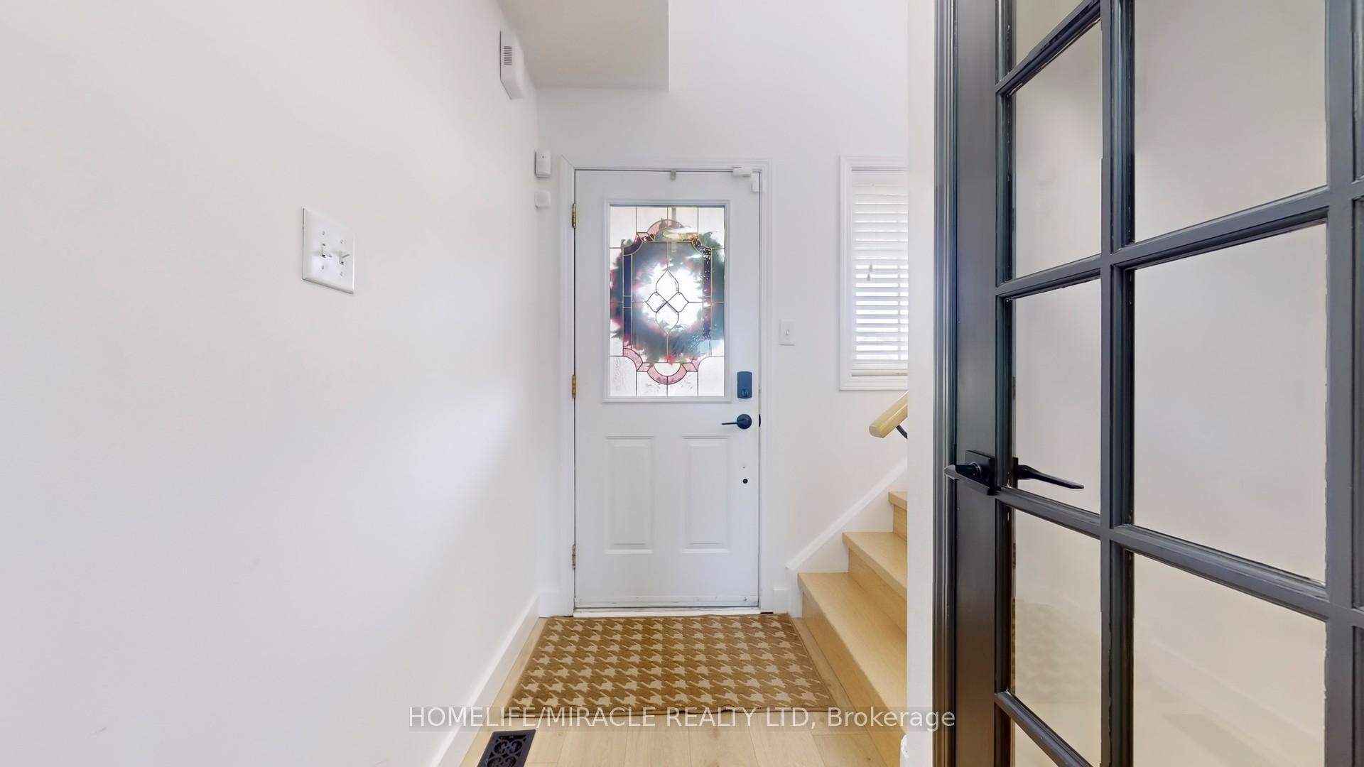 Photo 2 of 39 Eldad Drive, Clarington, Bowmanville — HOMEH