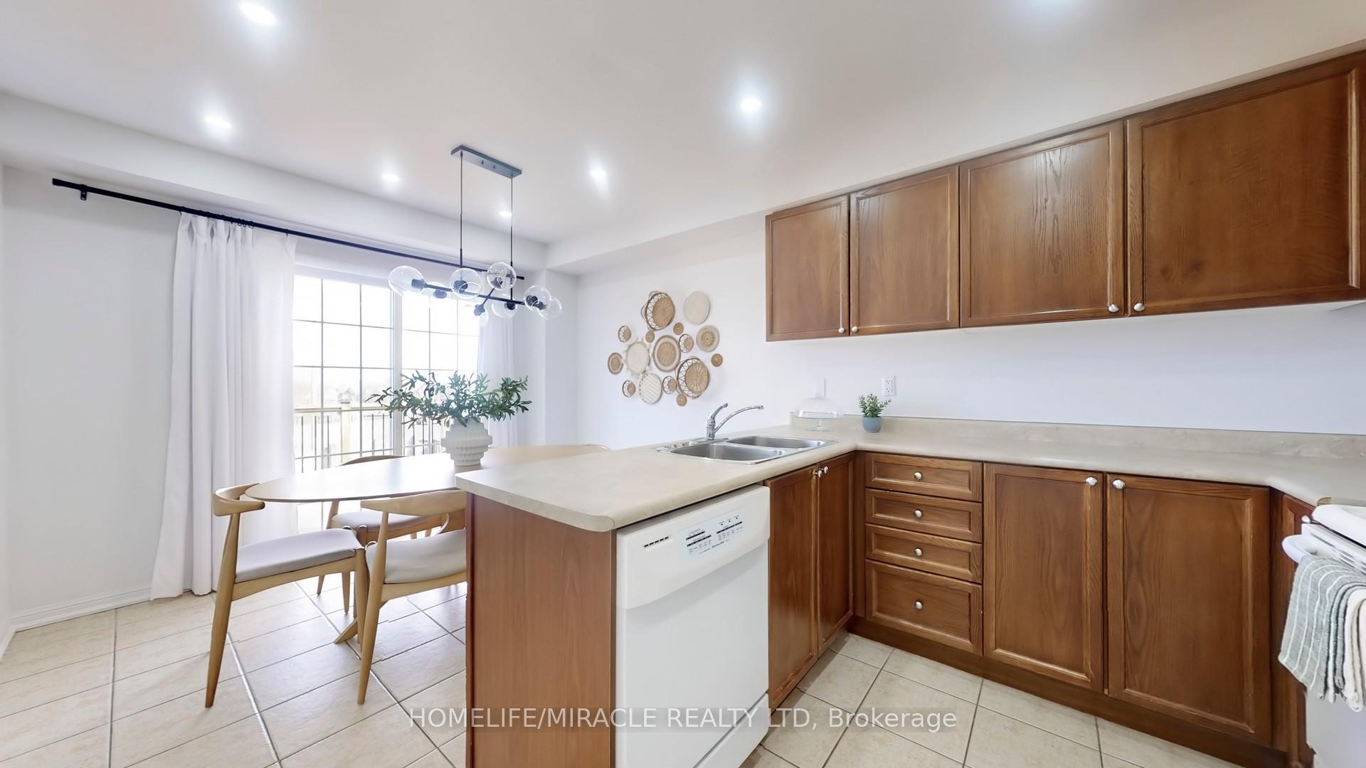 Photo 11 of 39 Eldad Drive, Clarington, Bowmanville — HOMEH