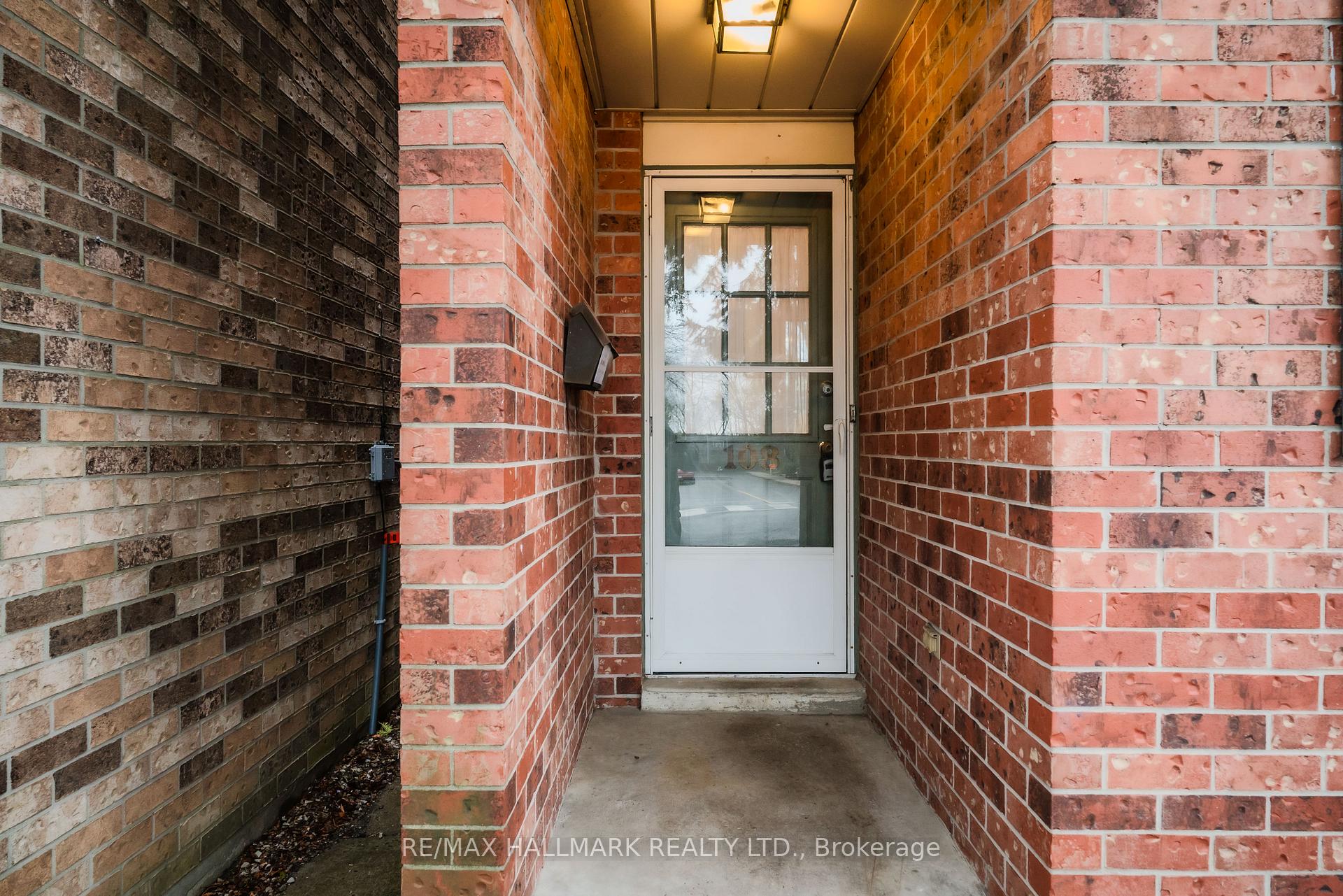 Photo 3 of 108 Torbrick Road, Toronto, Greenwood-Coxwell — HOMEH