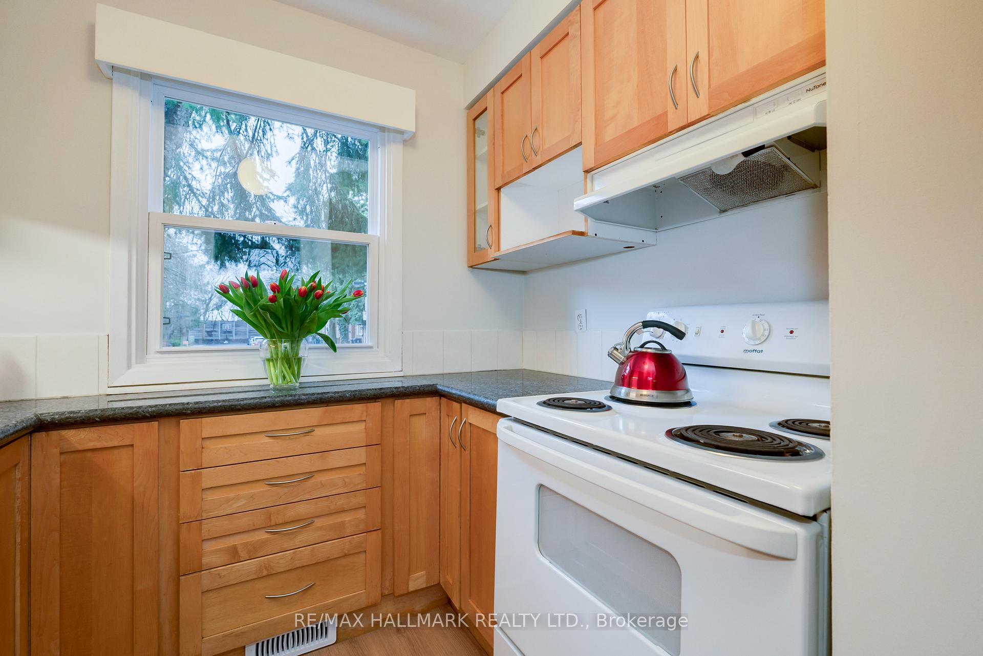 Photo 7 of 108 Torbrick Road, Toronto, Greenwood-Coxwell — HOMEH