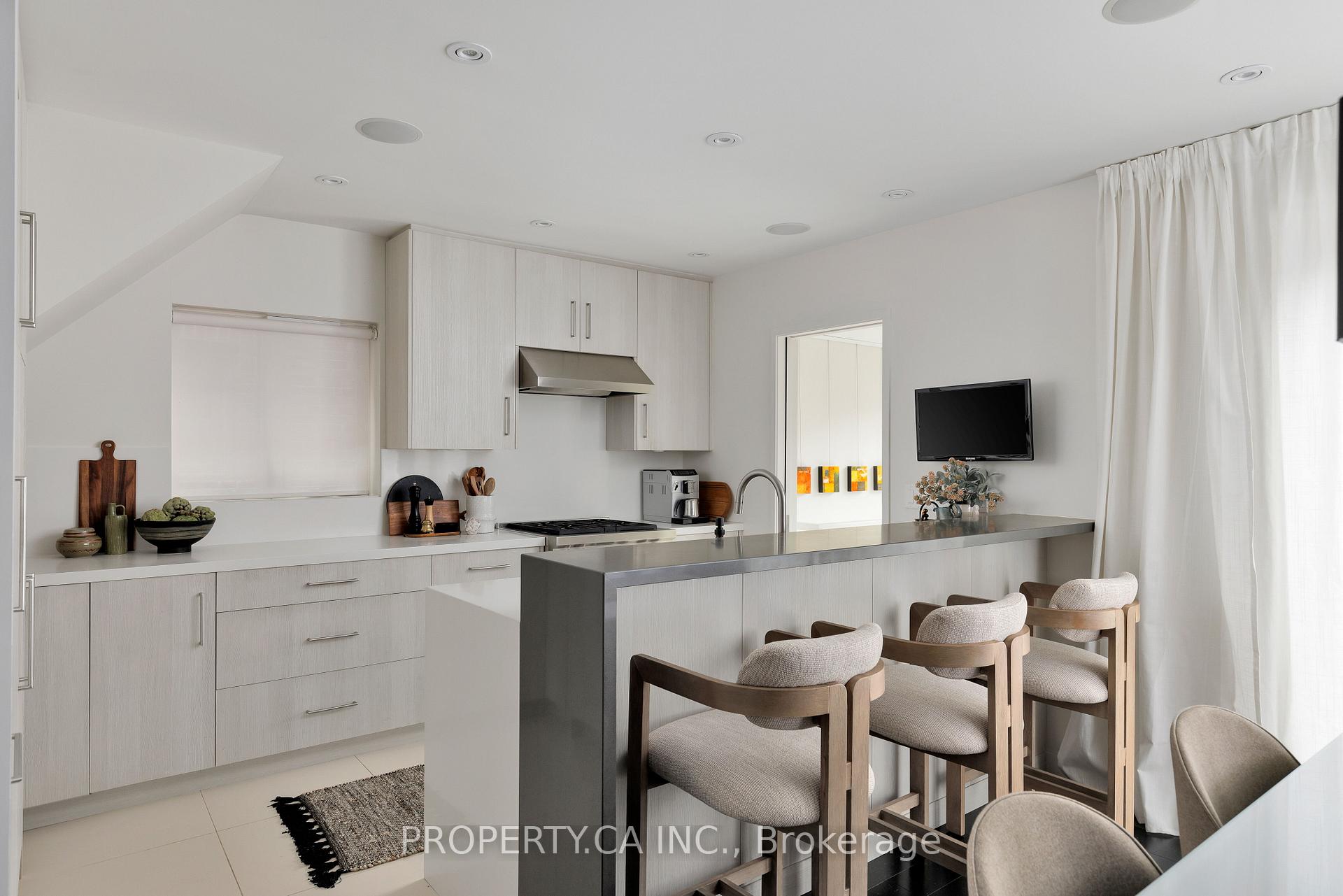 Photo 4 of 18 Belle Ayre Boulevard, Toronto, Mount Pleasant East — HOMEH