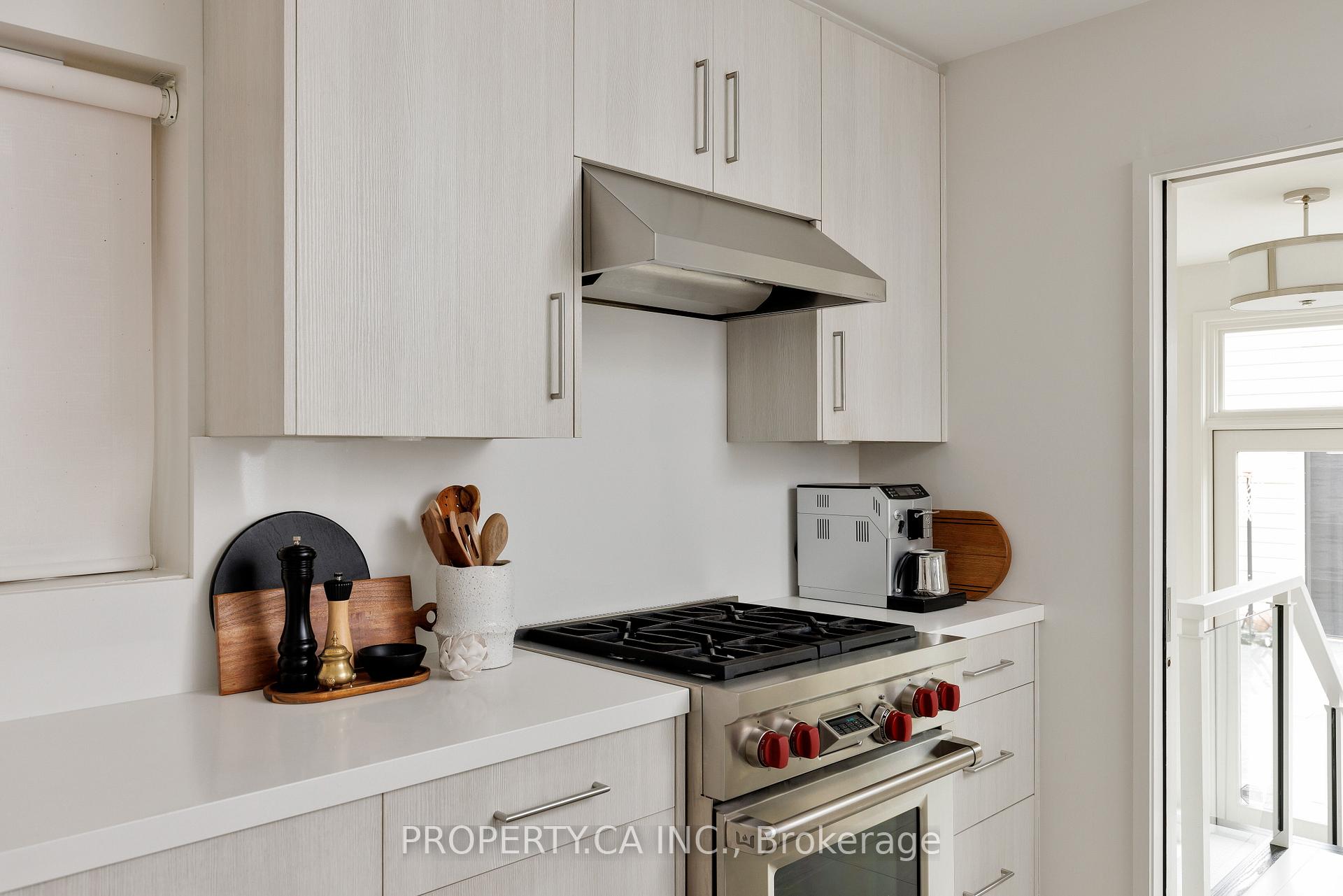 Photo 9 of 18 Belle Ayre Boulevard, Toronto, Mount Pleasant East — HOMEH