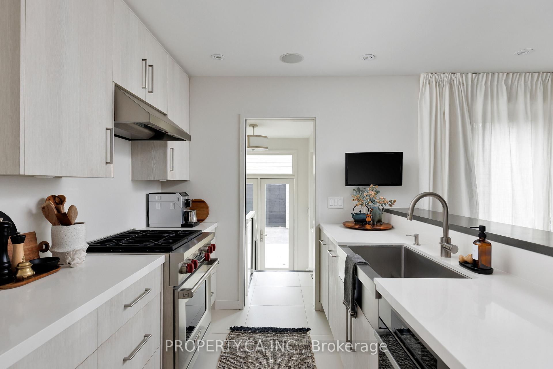Photo 13 of 18 Belle Ayre Boulevard, Toronto, Mount Pleasant East — HOMEH