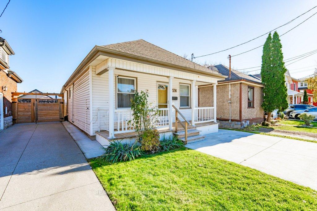 Photo 3 of 536 John Street N, Hamilton, North End — HOMEH