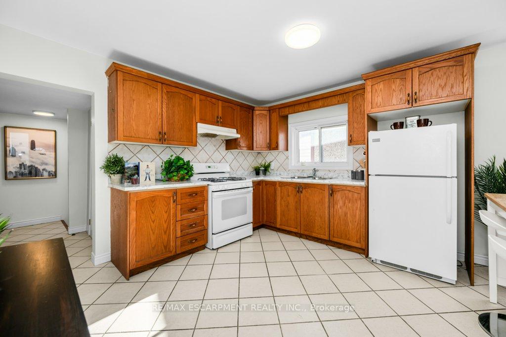 Photo 11 of 536 John Street N, Hamilton, North End — HOMEH