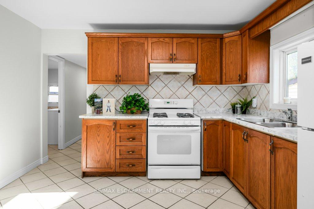 Photo 14 of 536 John Street N, Hamilton, North End — HOMEH
