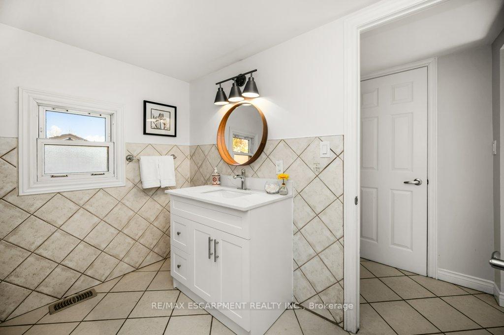 Photo 23 of 536 John Street N, Hamilton, North End — HOMEH