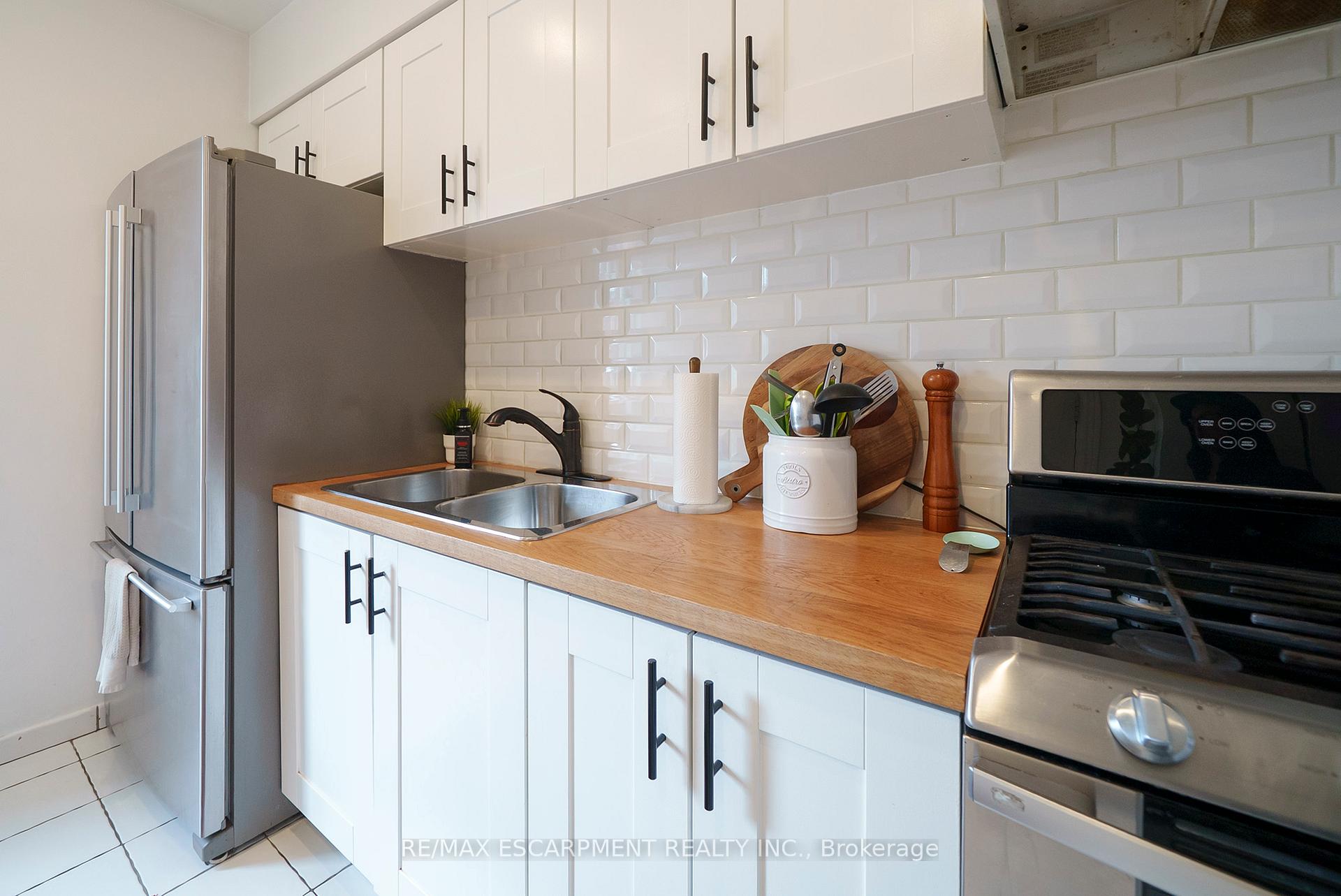 Photo 5 of 12 Edward Street, Hamilton, Gibson — HOMEH