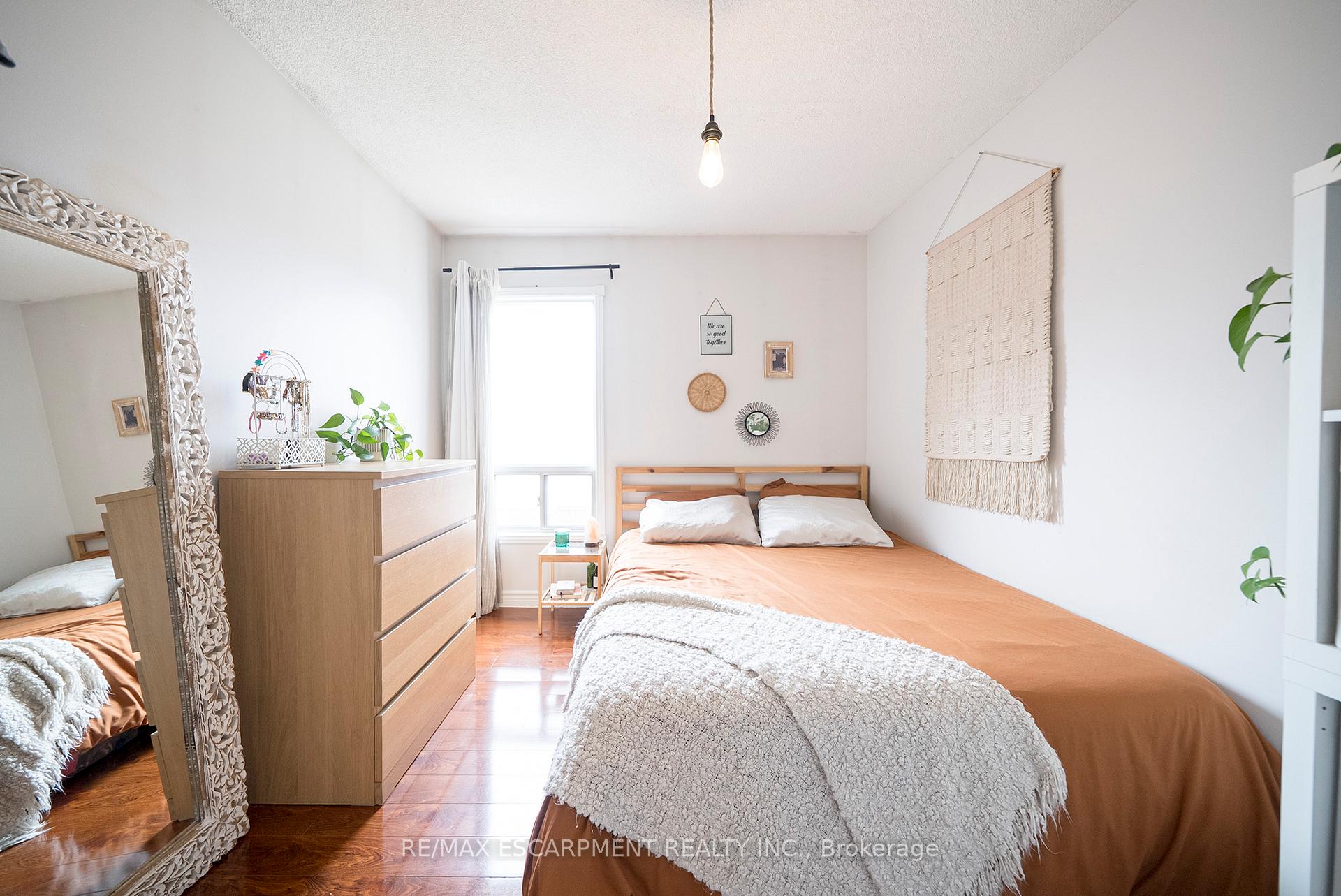 Photo 12 of 12 Edward Street, Hamilton, Gibson — HOMEH