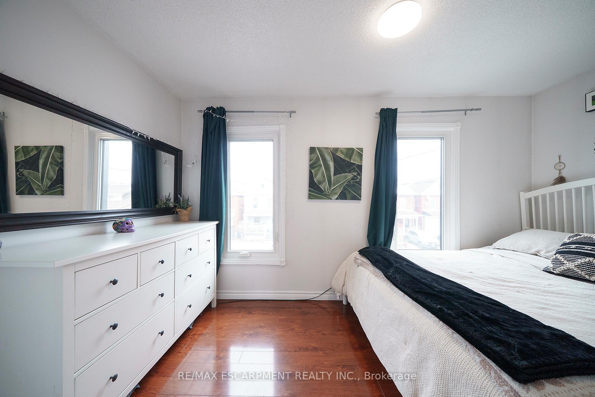 Photo 4 of 12 Edward Street, Hamilton, Gibson — HOMEH