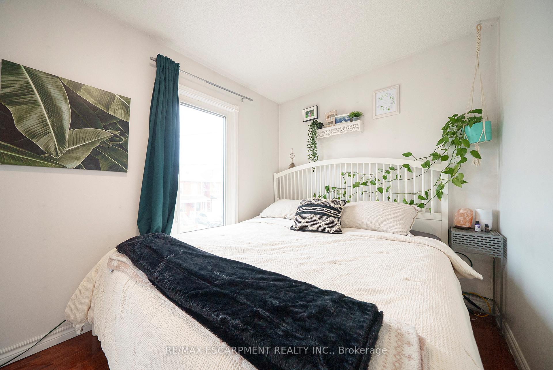 Photo 9 of 12 Edward Street, Hamilton, Gibson — HOMEH