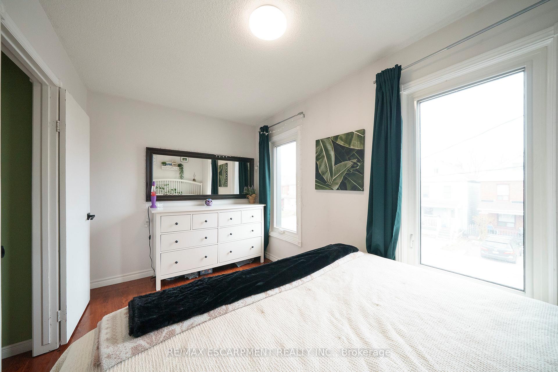 Photo 8 of 12 Edward Street, Hamilton, Gibson — HOMEH