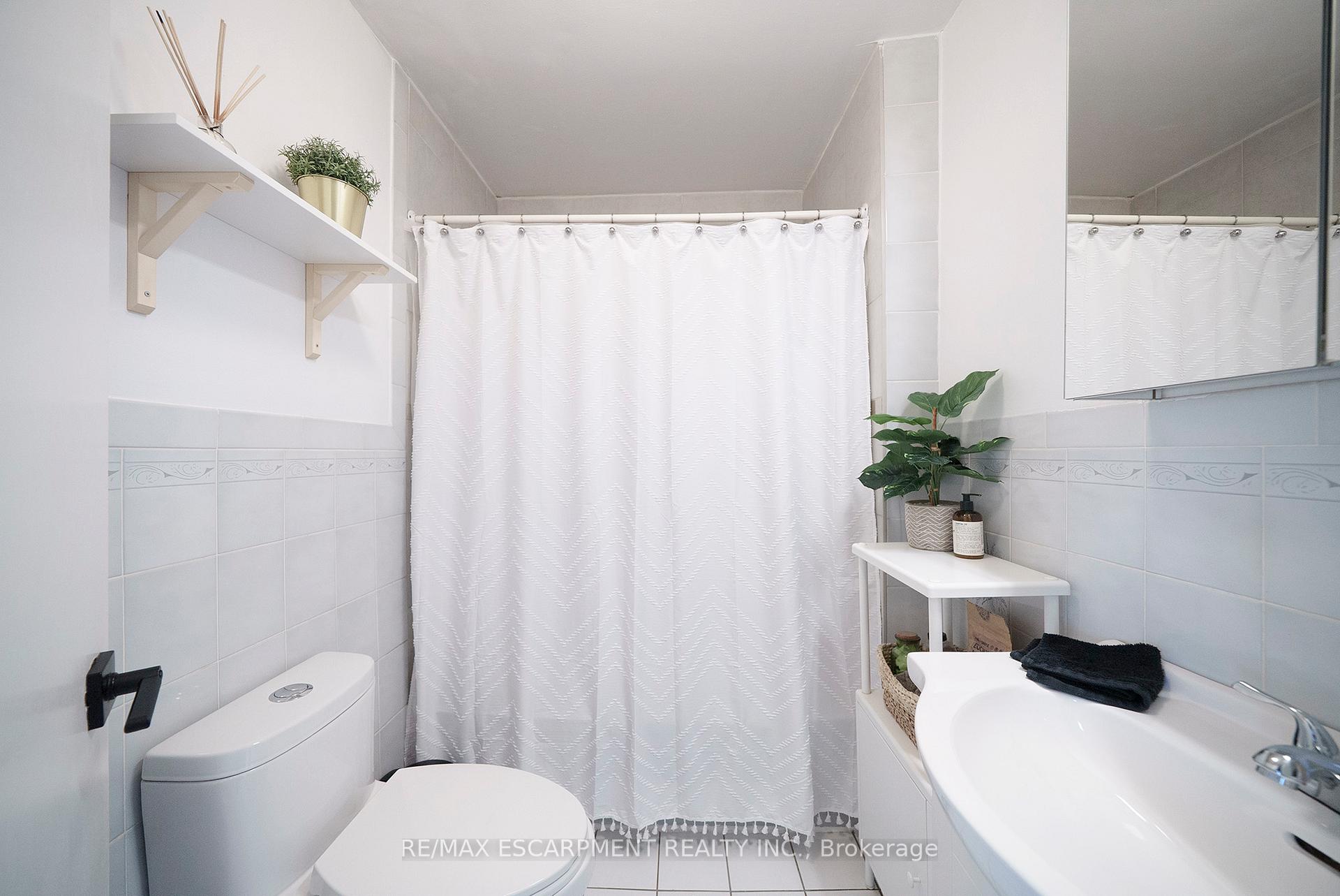 Photo 13 of 12 Edward Street, Hamilton, Gibson — HOMEH