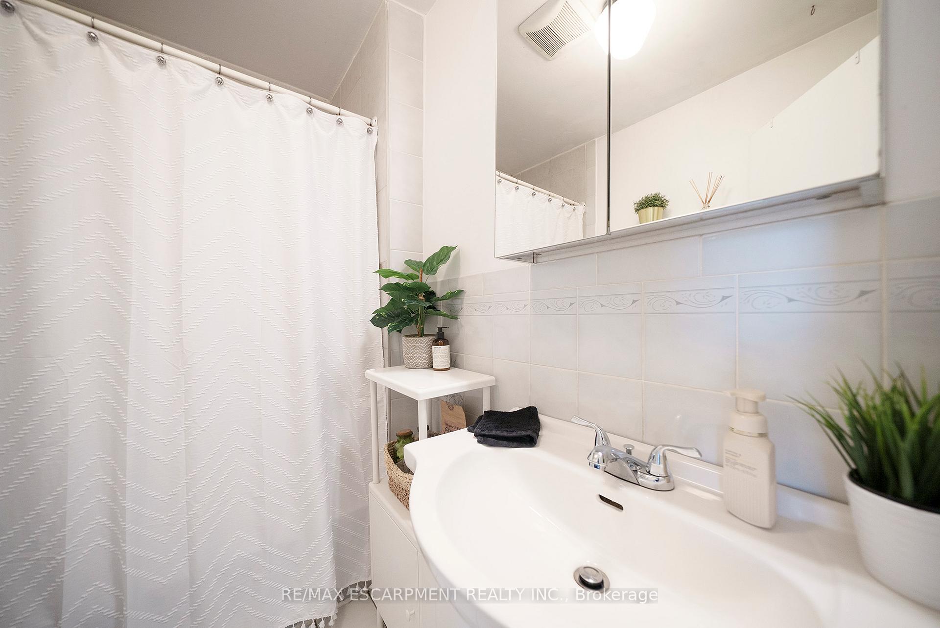 Photo 25 of 12 Edward Street, Hamilton, Gibson — HOMEH