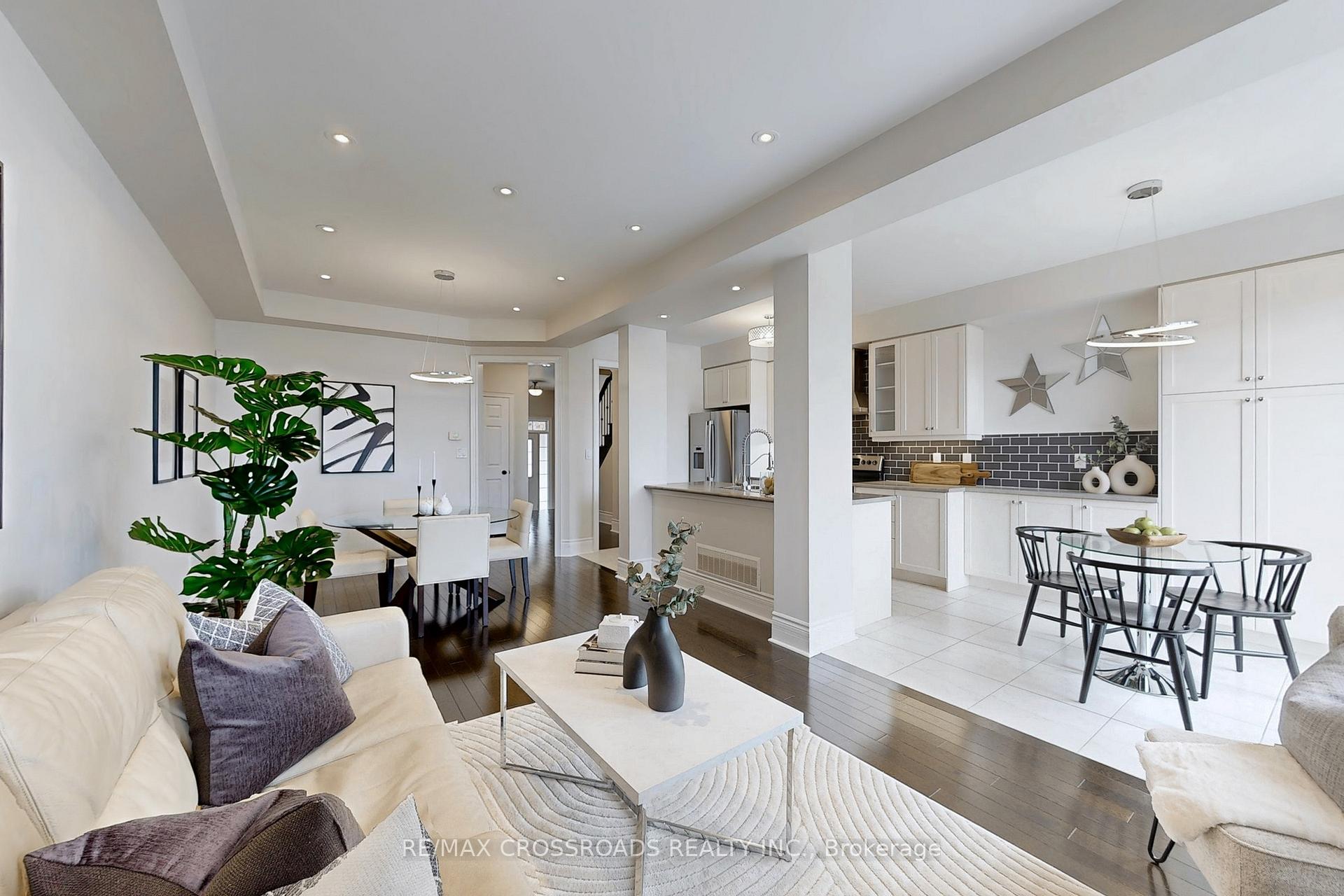 Photo 3 of 131 Staglin Court, Markham, Cathedraltown — HOMEH