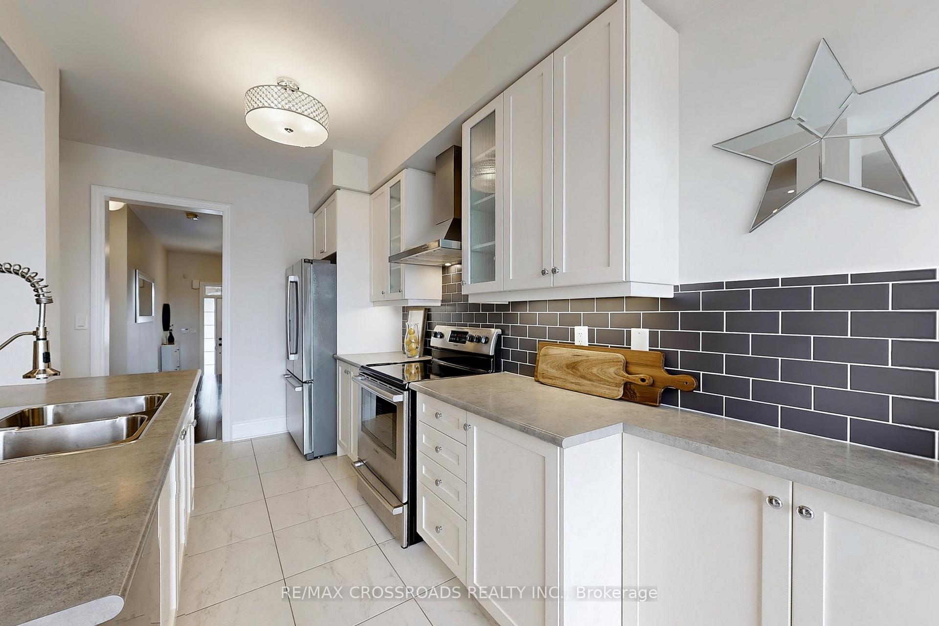 Photo 7 of 131 Staglin Court, Markham, Cathedraltown — HOMEH