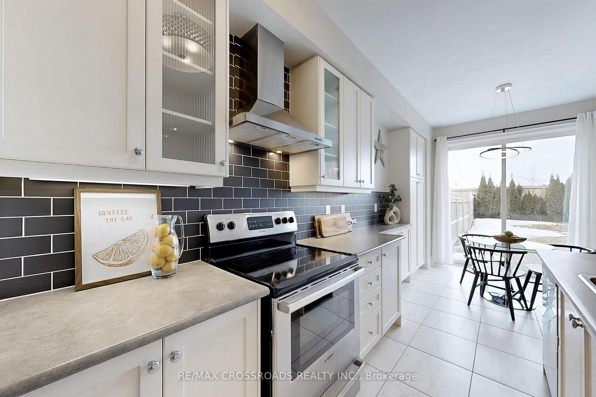 Photo 5 of 131 Staglin Court, Markham, Cathedraltown — HOMEH