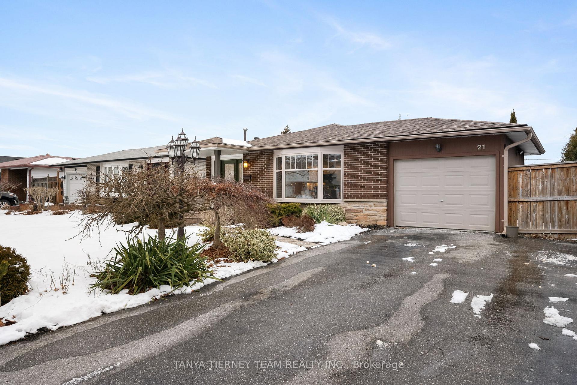 Photo 2 of 21 Archer Drive, Ajax, South East — HOMEH