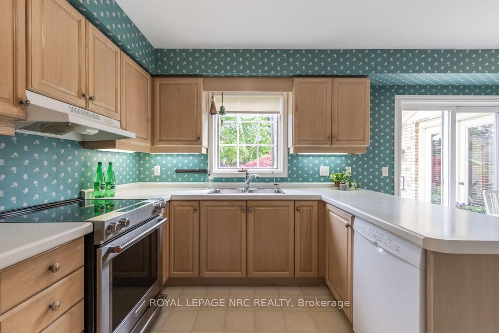 Photo 7 of 6 Breckenridge Boulevard, St. Catharines, Grapeview — HOMEH