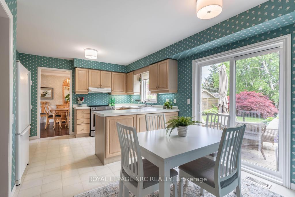 Photo 10 of 6 Breckenridge Boulevard, St. Catharines, Grapeview — HOMEH