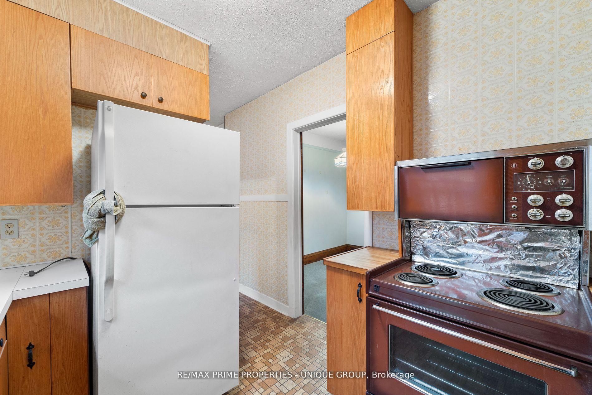 Photo 11 of 174 Gamble Avenue, Toronto, East York — HOMEH