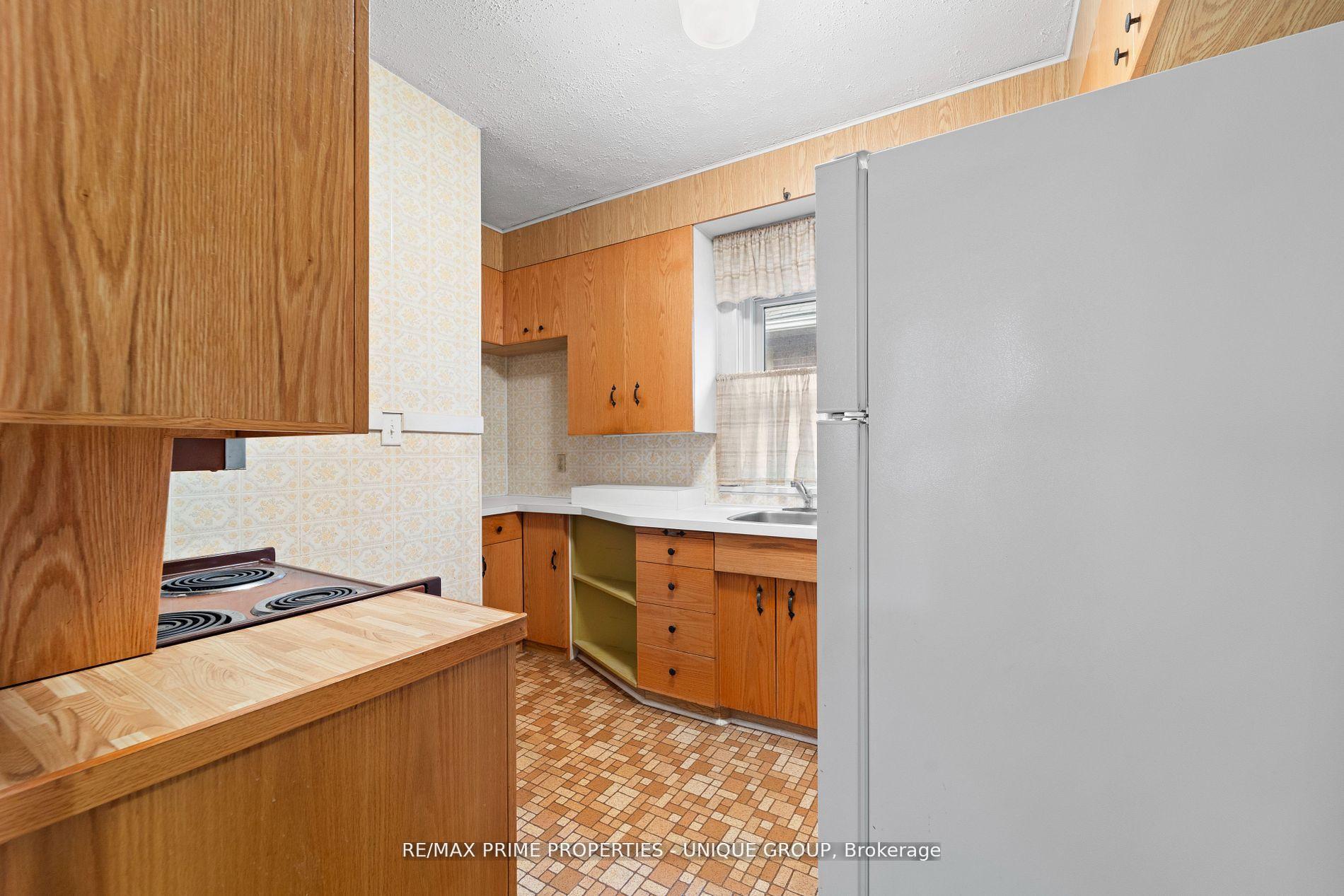 Photo 7 of 174 Gamble Avenue, Toronto, East York — HOMEH