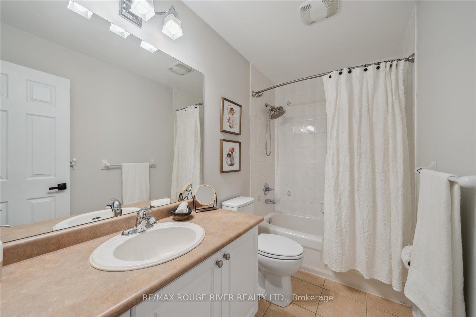 Photo 17 of 19 Abela Lane, Ajax, Central — HOMEH