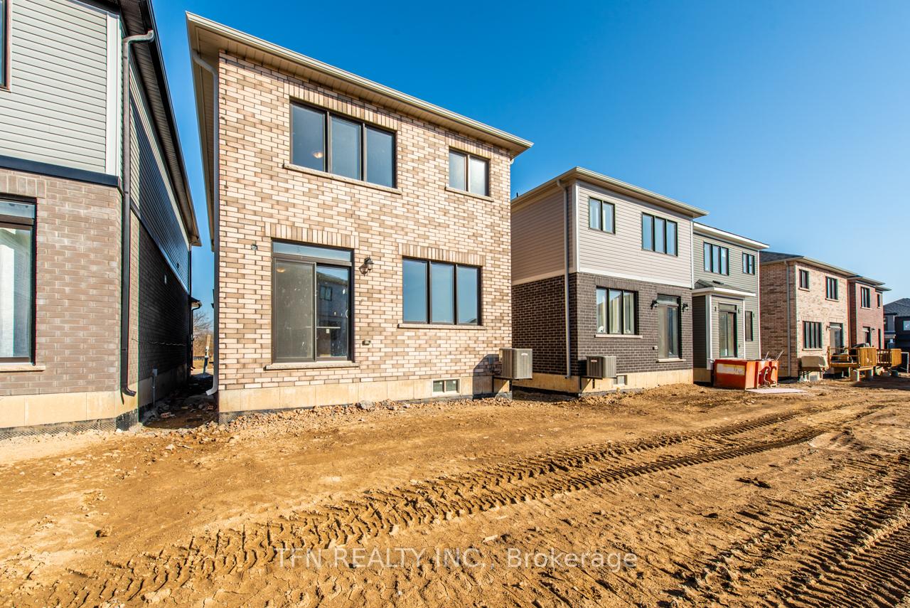 Photo 16 of 50 Lilac Circle, Haldimand — HOMEH