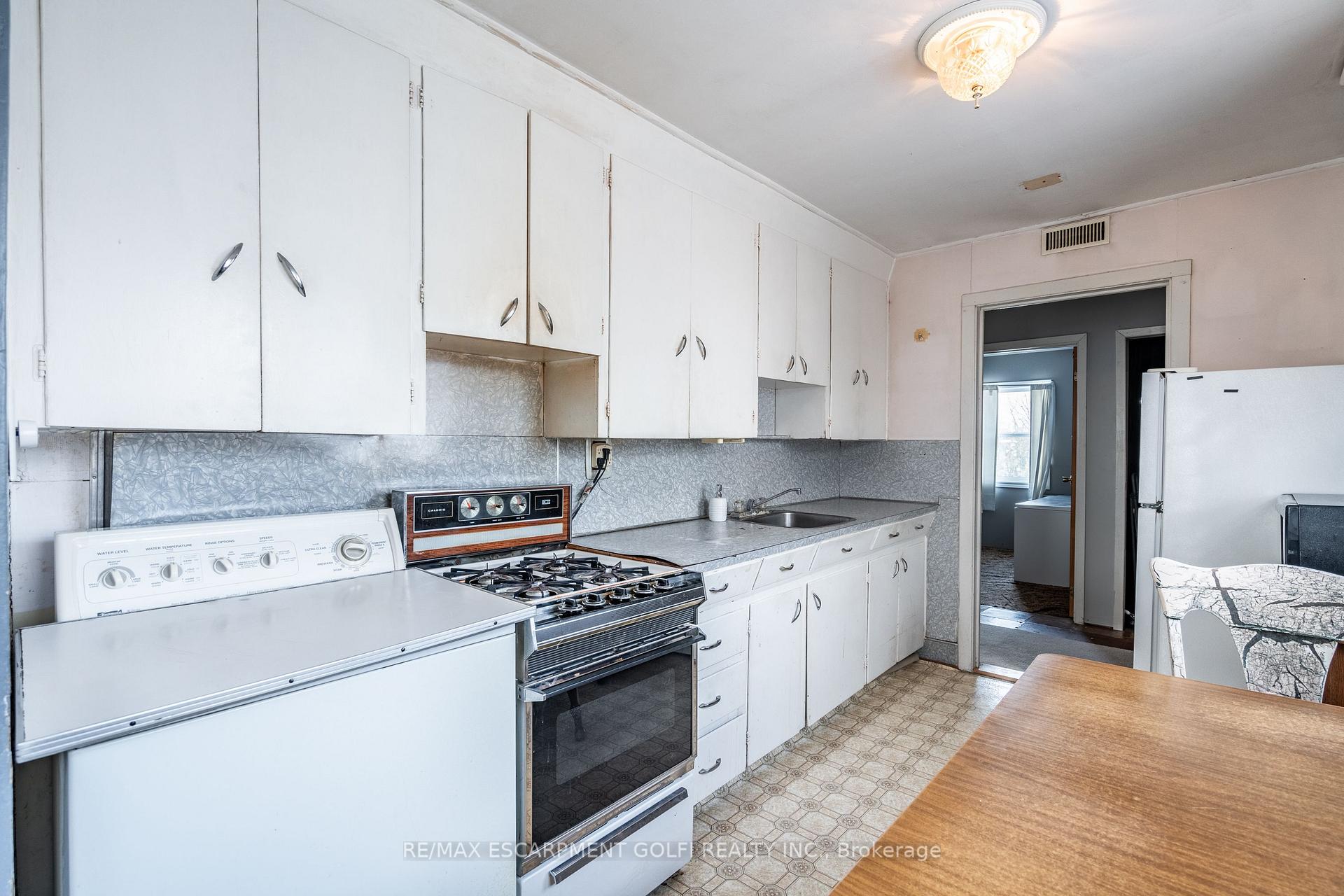 Photo 18 of 450 Upper Sherman Avenue, Hamilton, Raleigh — HOMEH