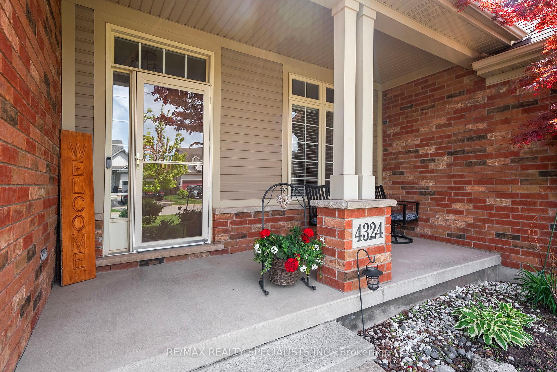 Photo 3 of 4324 Lindsey Crescent, Lincoln, Beamsville — HOMEH