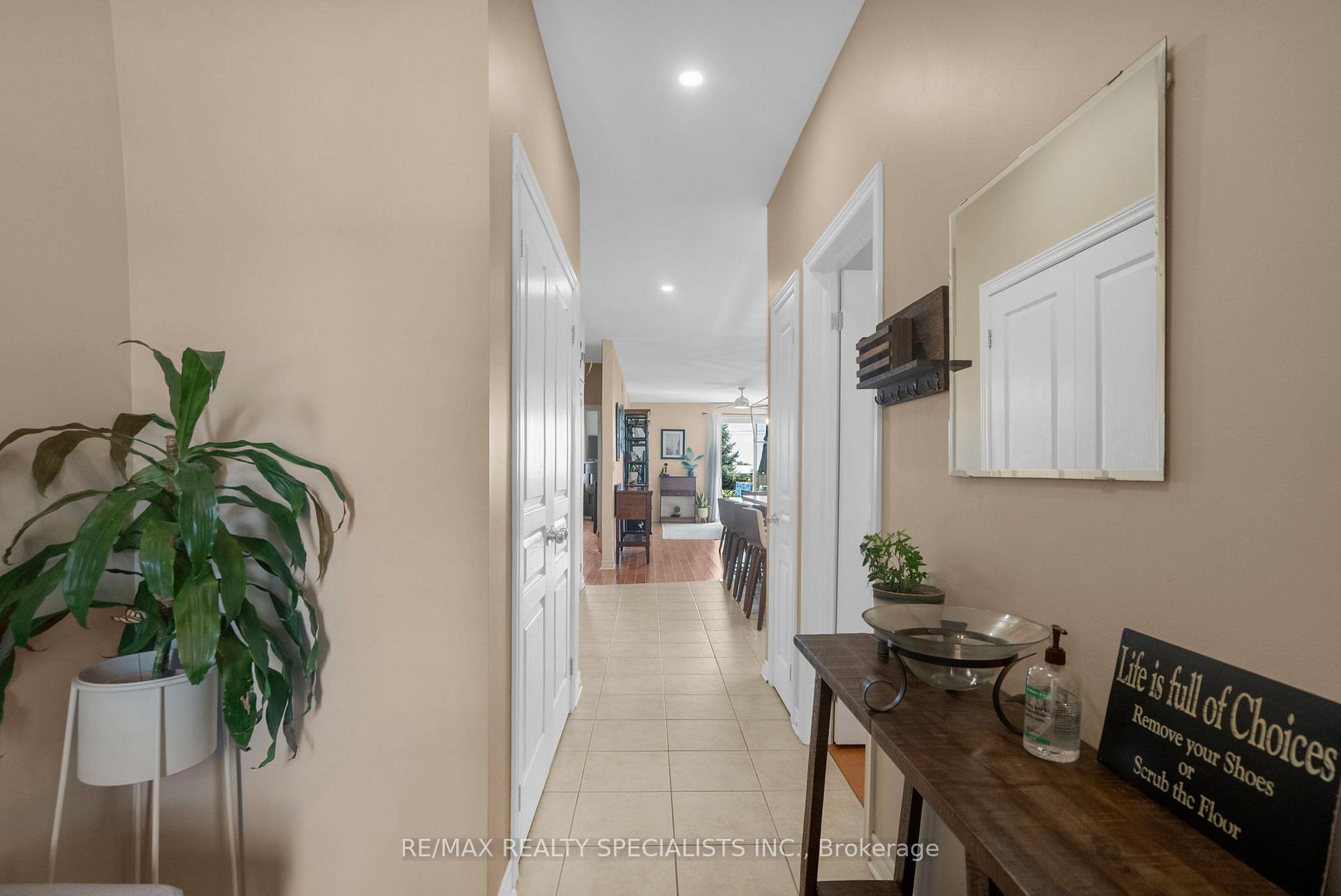 Photo 2 of 4324 Lindsey Crescent, Lincoln, Beamsville — HOMEH