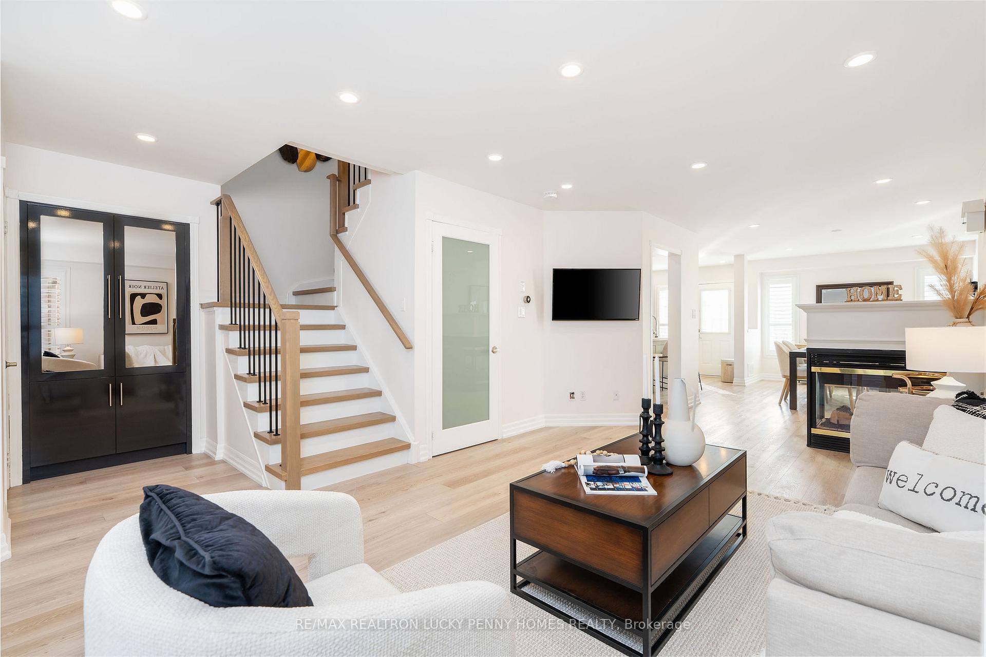 Photo 4 of 18 Colty Drive, Markham, Angus Glen — HOMEH