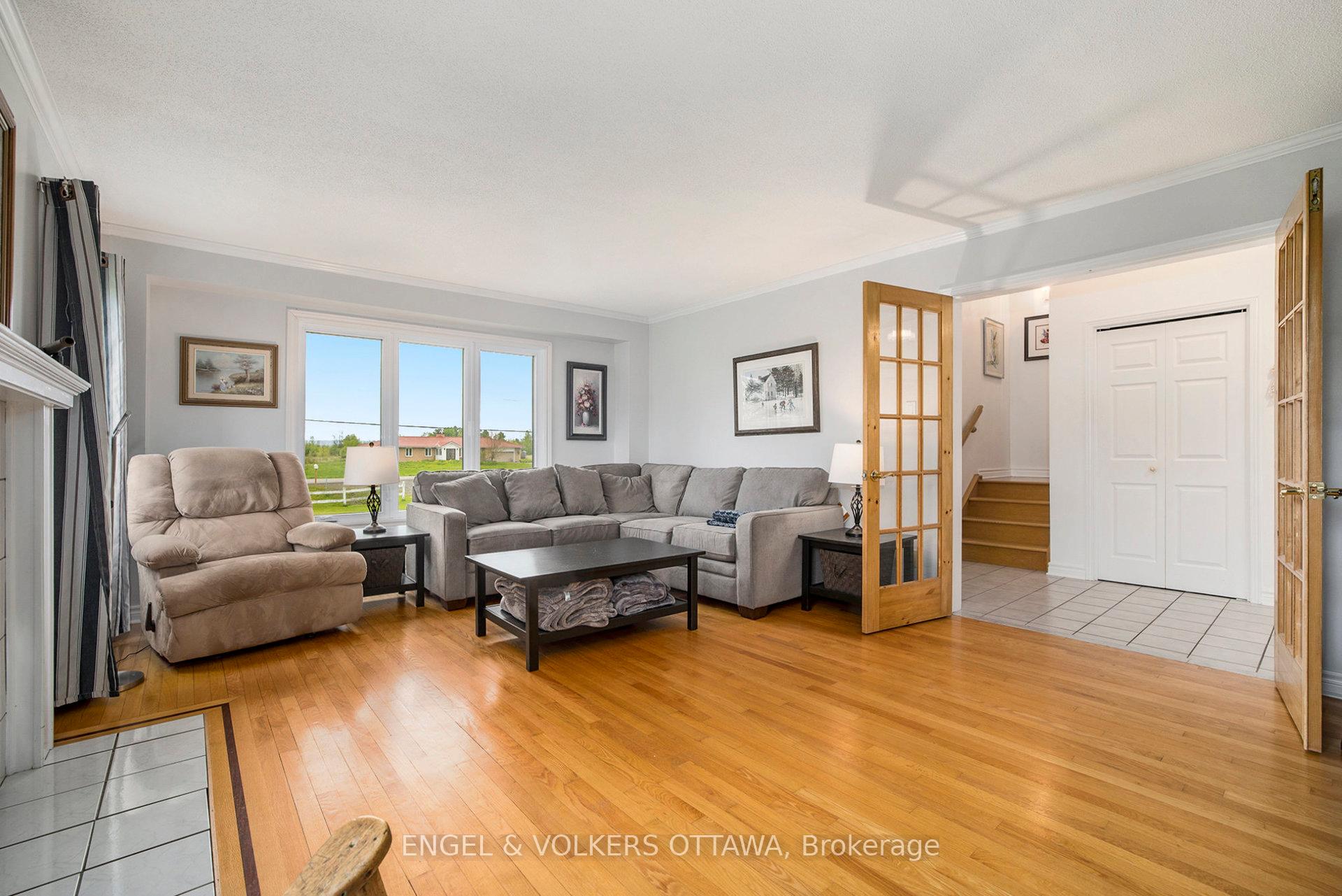 Photo 5 of 3093 Woodkilton Drive, Ottawa, Dunrobin — HOMEH