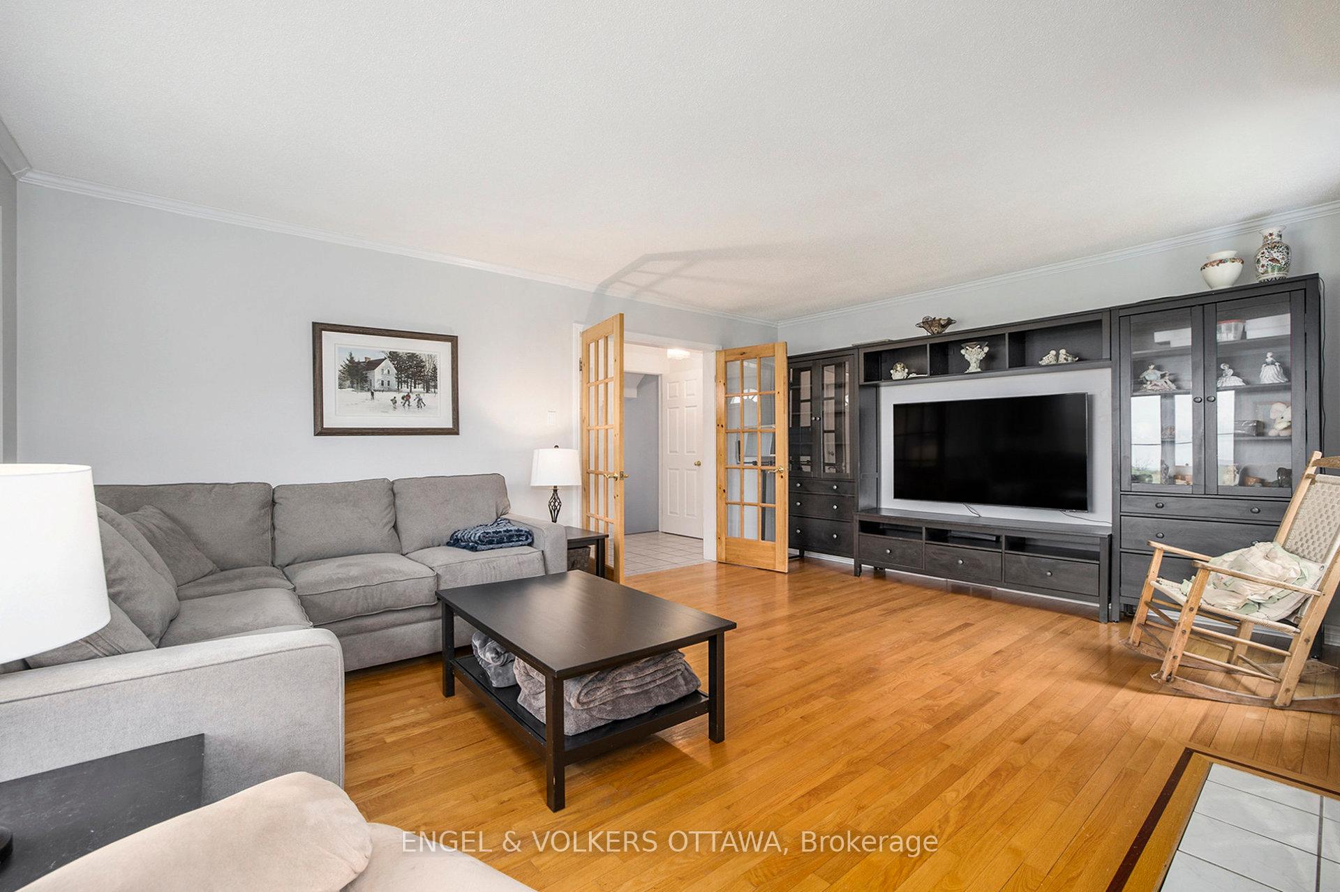 Photo 6 of 3093 Woodkilton Drive, Ottawa, Dunrobin — HOMEH