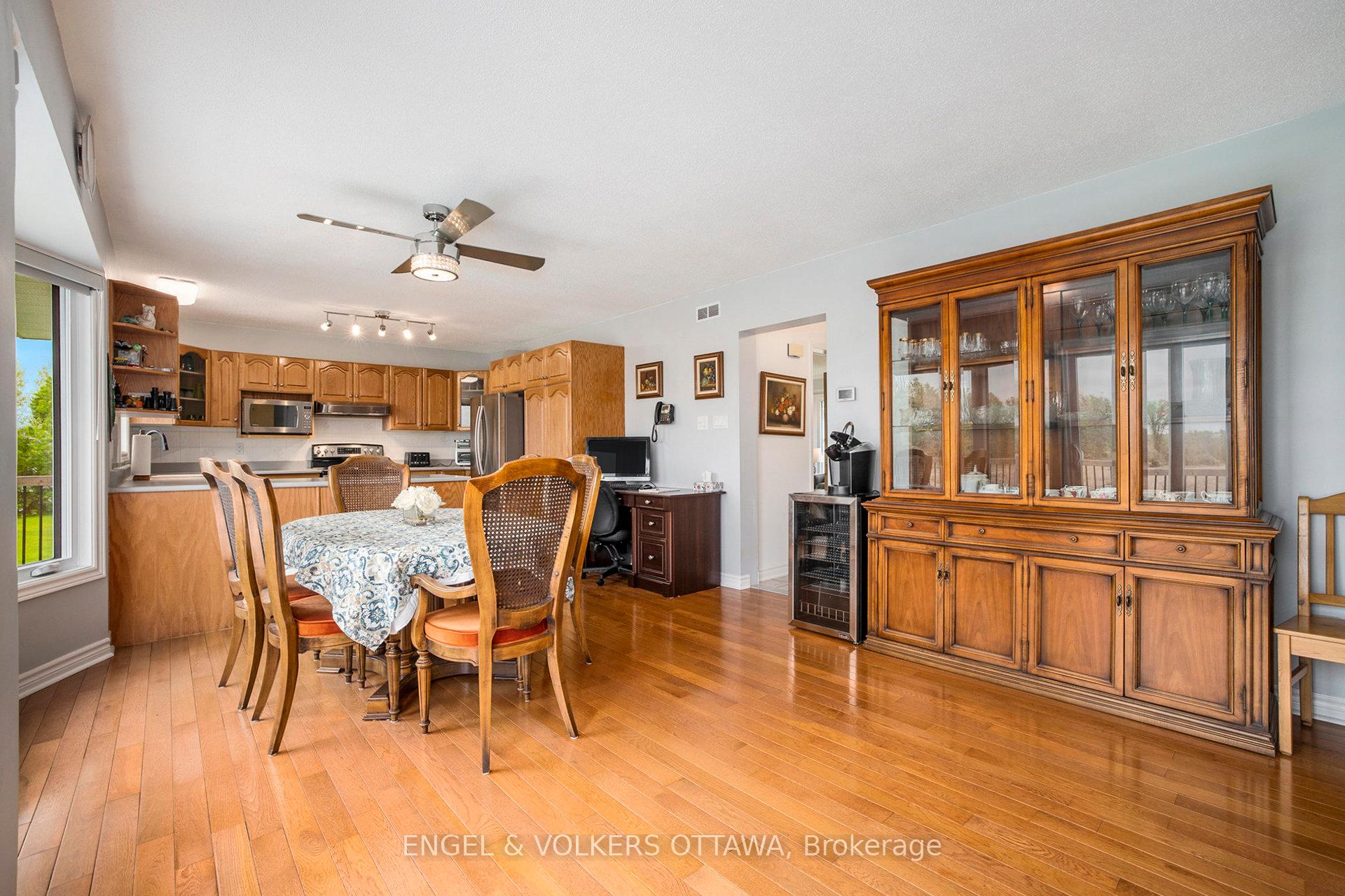 Photo 10 of 3093 Woodkilton Drive, Ottawa, Dunrobin — HOMEH