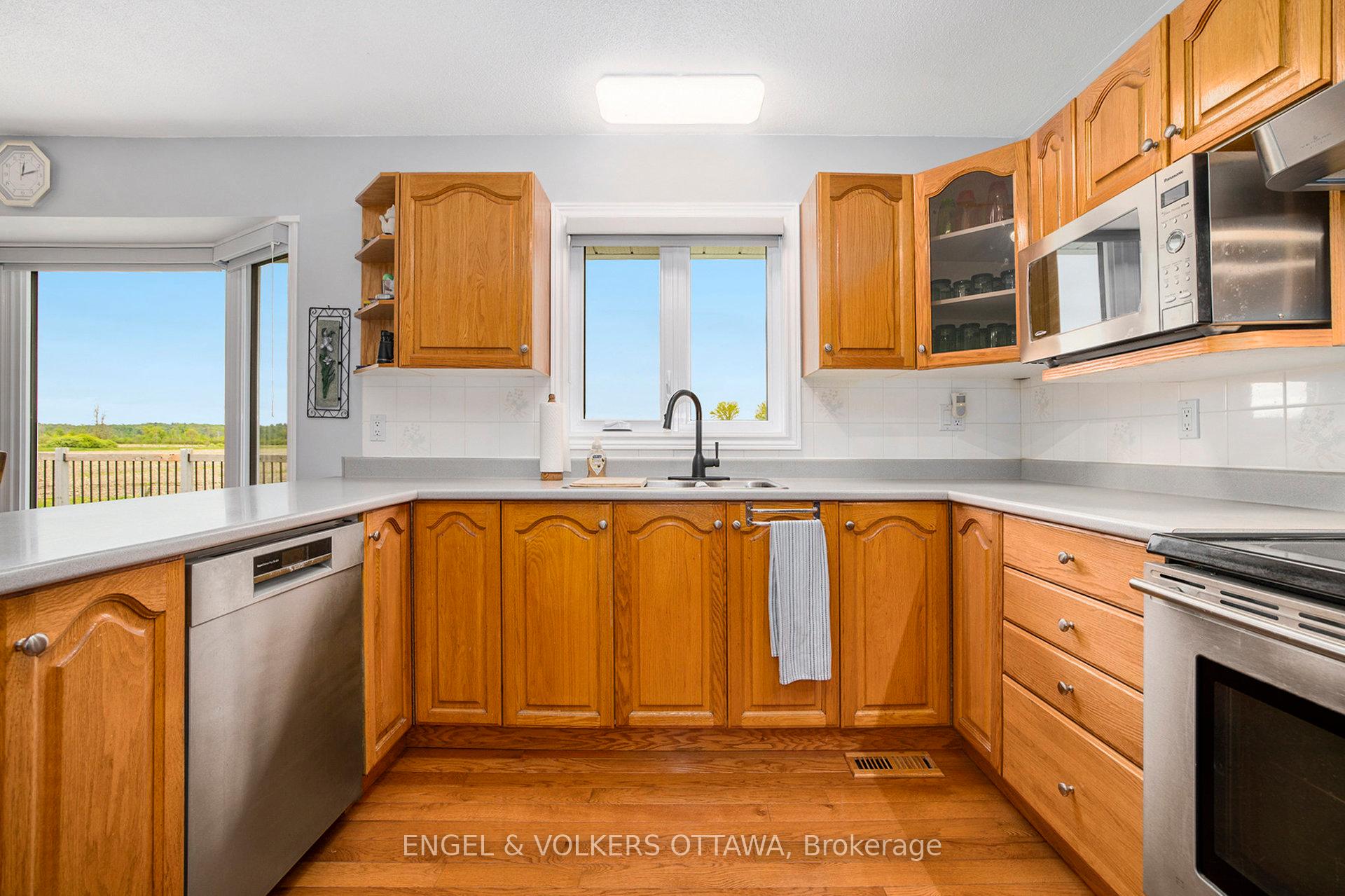Photo 7 of 3093 Woodkilton Drive, Ottawa, Dunrobin — HOMEH
