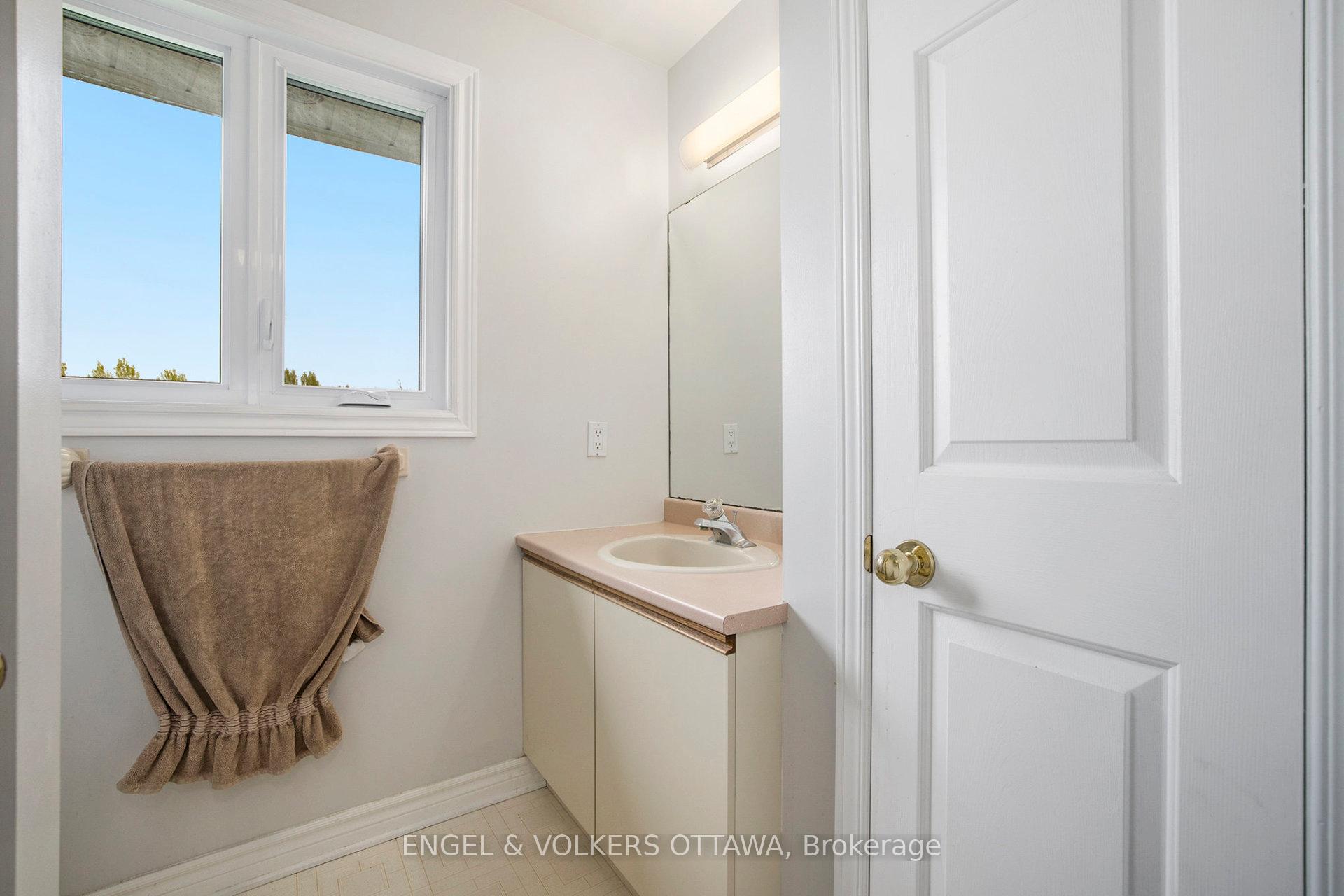 Photo 22 of 3093 Woodkilton Drive, Ottawa, Dunrobin — HOMEH