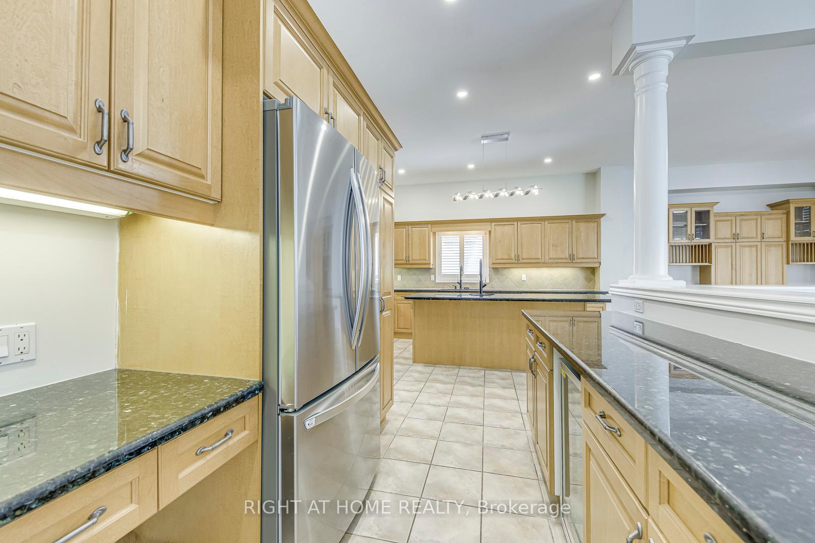 Photo 10 of 8 Hackamore Court, Hamilton, Meadowlands — HOMEH
