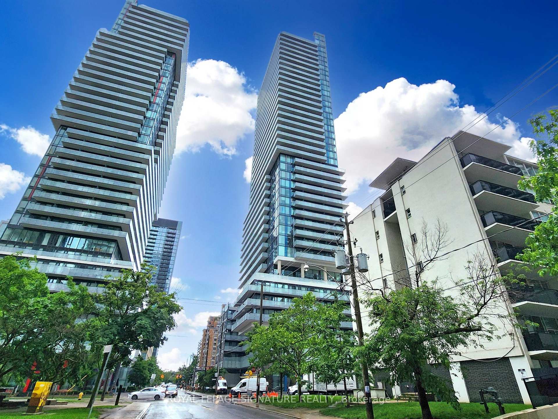 Photo 2 of Unit 605, 161 Roehampton Avenue, Toronto, Mount Pleasant East — HOMEH