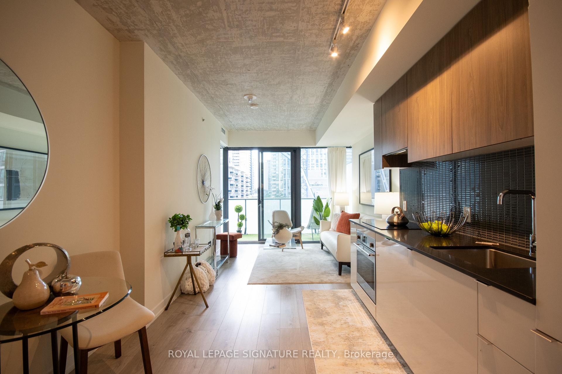 Photo 9 of Unit 605, 161 Roehampton Avenue, Toronto, Mount Pleasant East — HOMEH