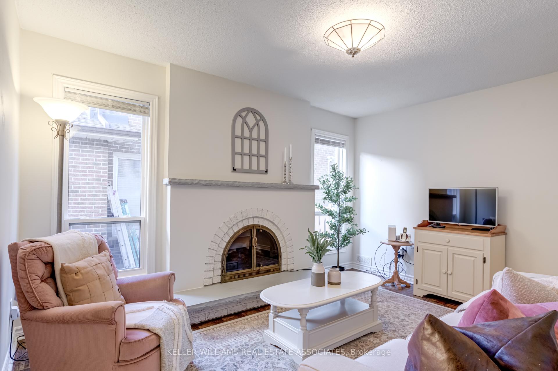 Photo 4 of 62 Stargell Crescent, Markham, Raymerville — HOMEH
