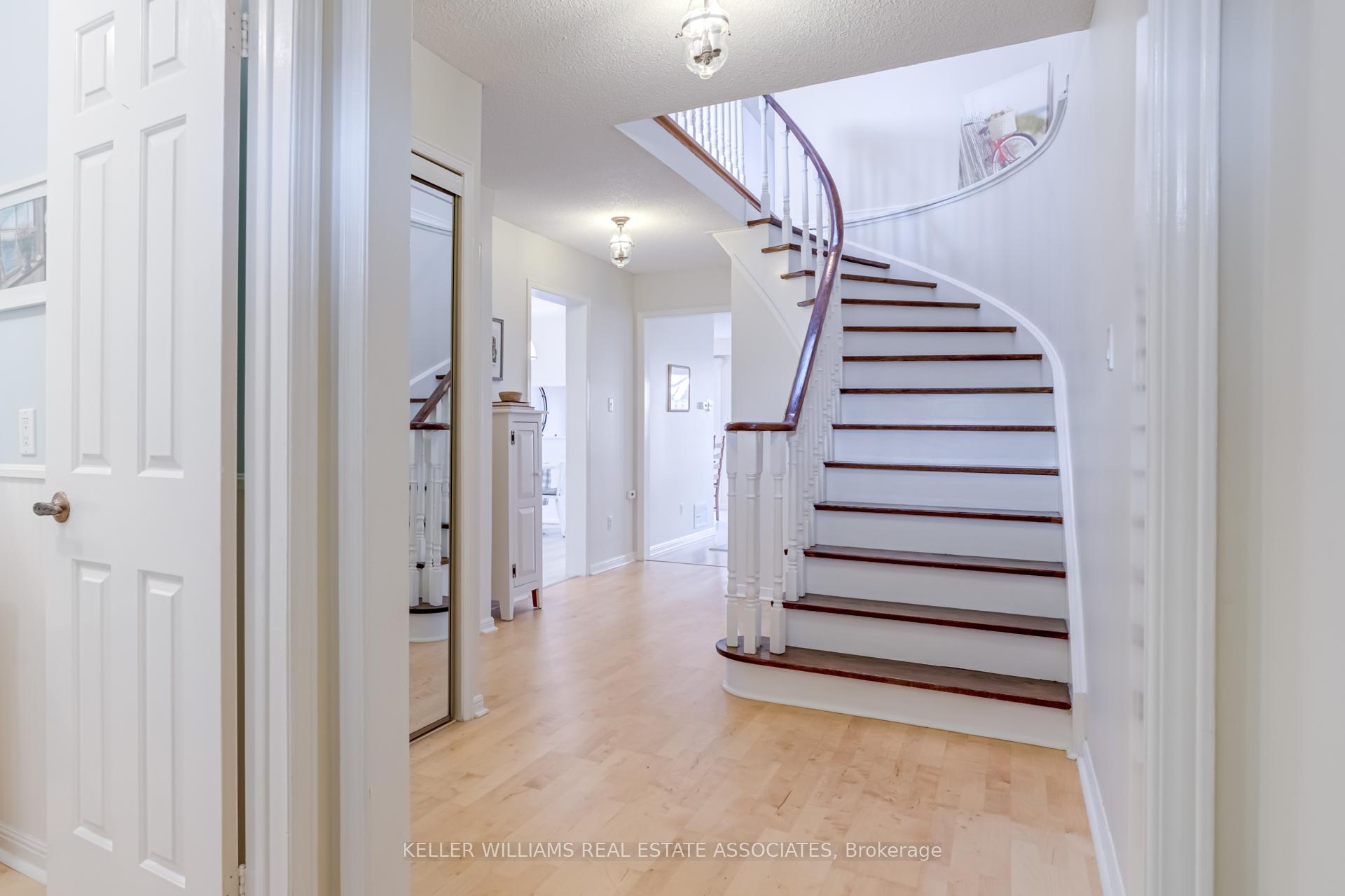 Photo 10 of 62 Stargell Crescent, Markham, Raymerville — HOMEH