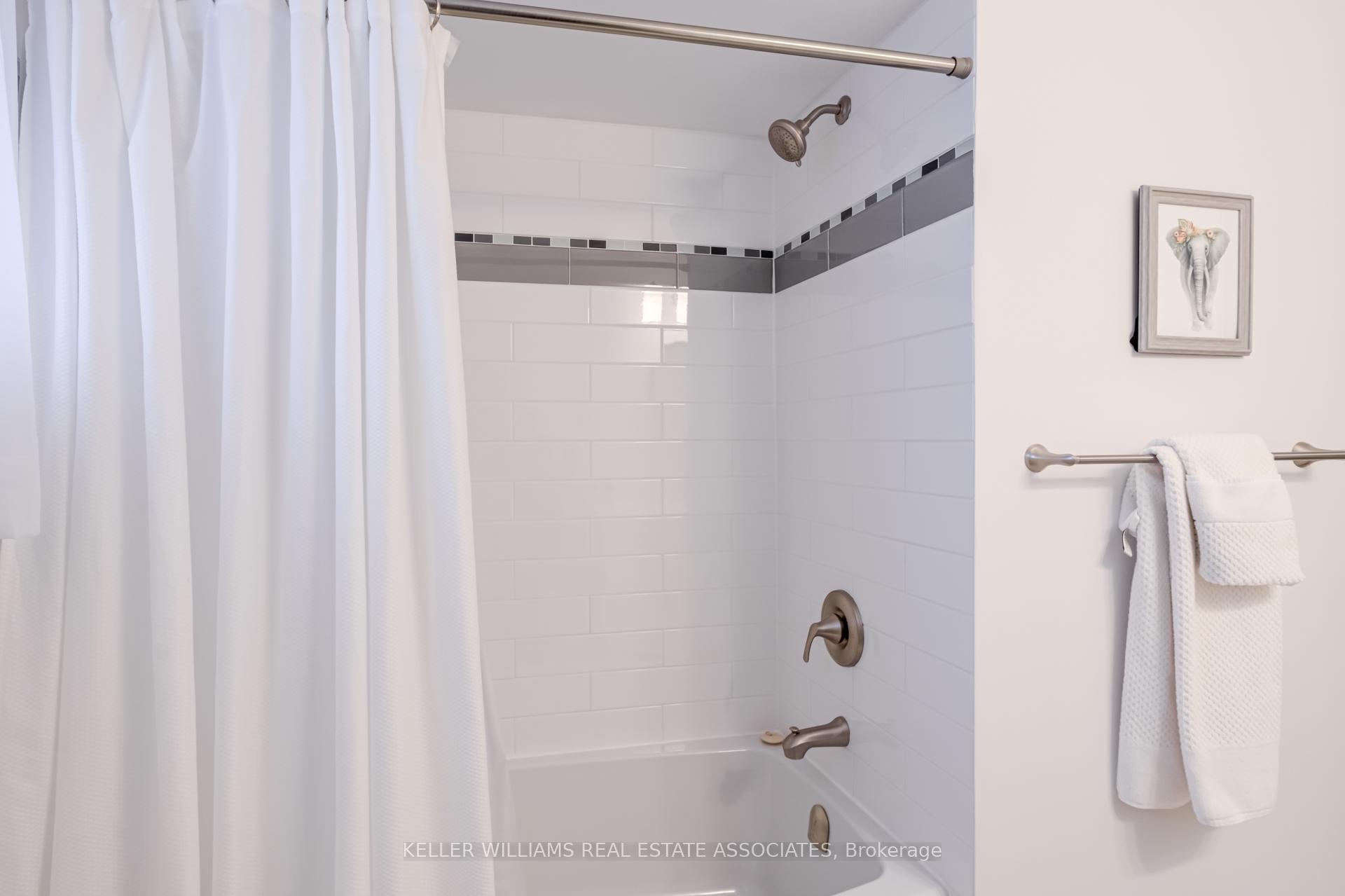 Photo 16 of 62 Stargell Crescent, Markham, Raymerville — HOMEH
