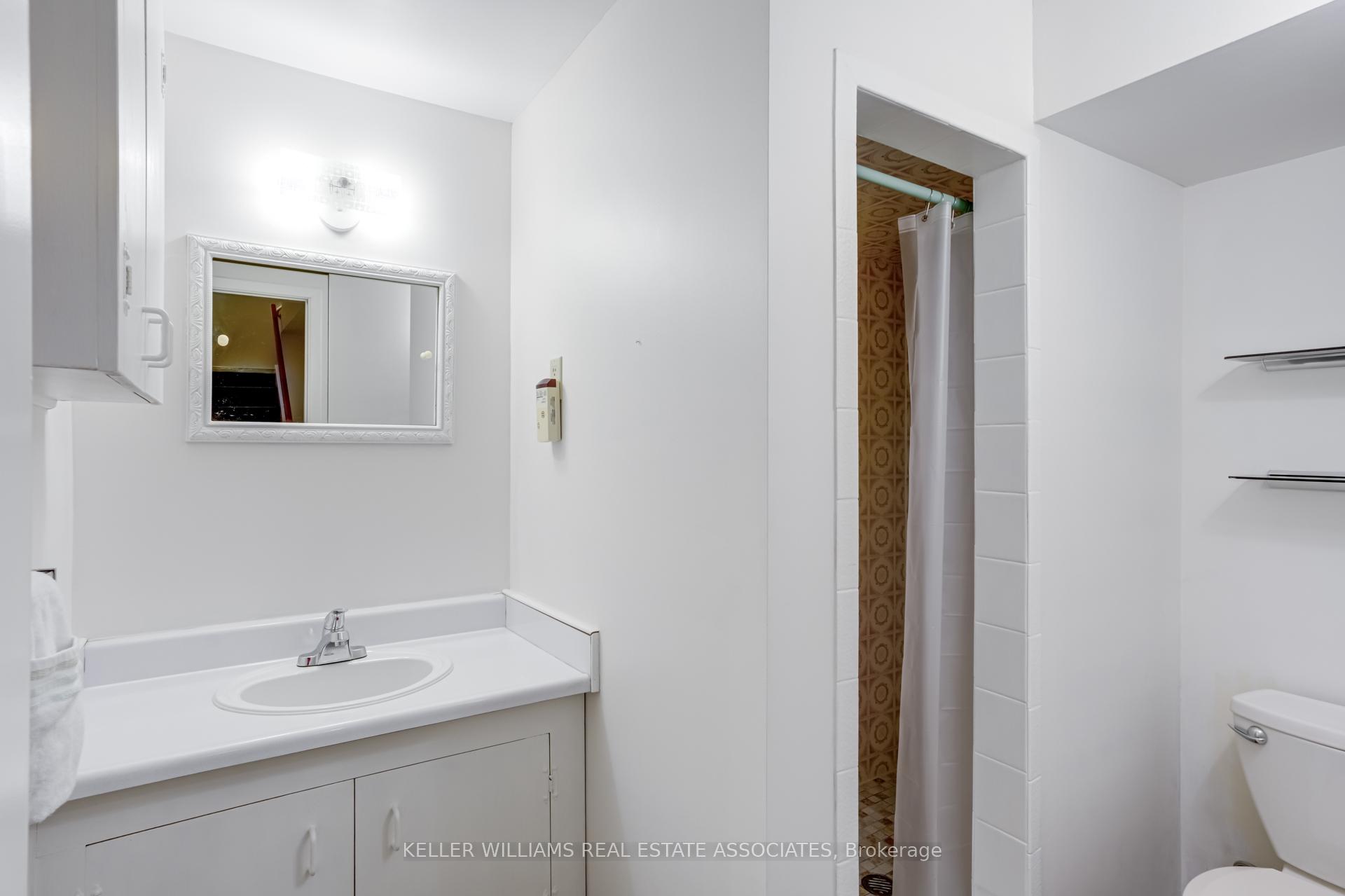 Photo 17 of 62 Stargell Crescent, Markham, Raymerville — HOMEH